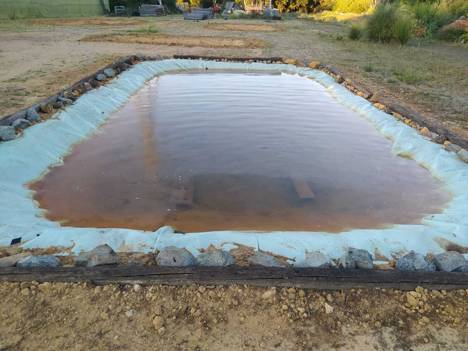 Una de las charcas artificiales que se han creado.