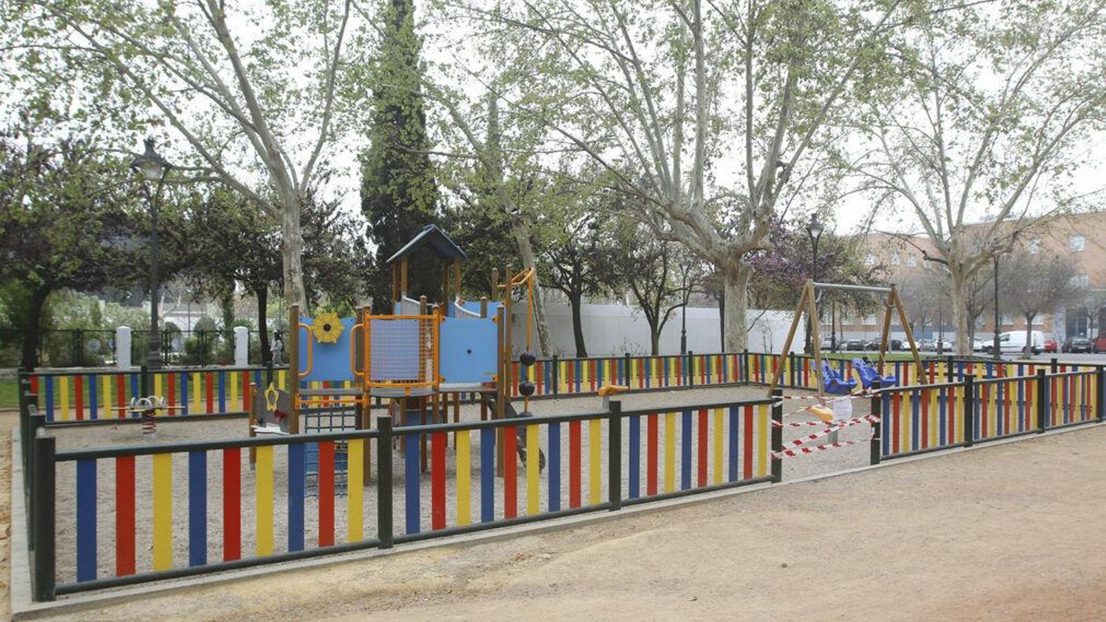 Parque clausurado al principio del confinamiento.