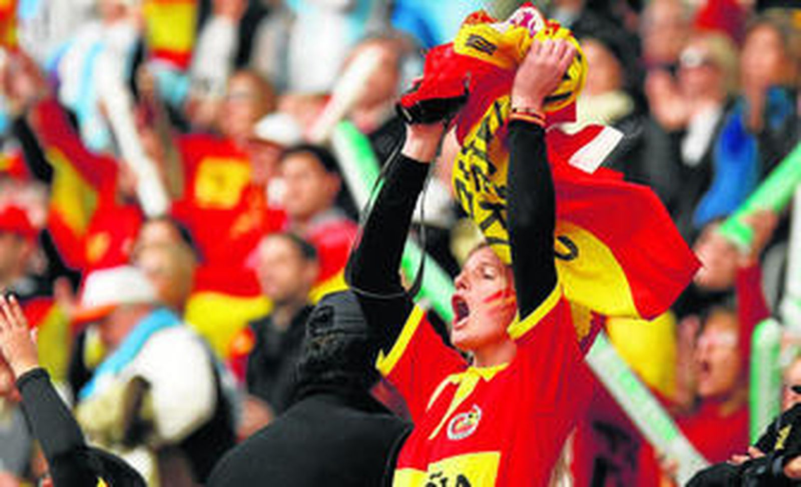 El aliento no le faltó a los jugadores españoles desde las gradas del Estadio de la Cartuja.