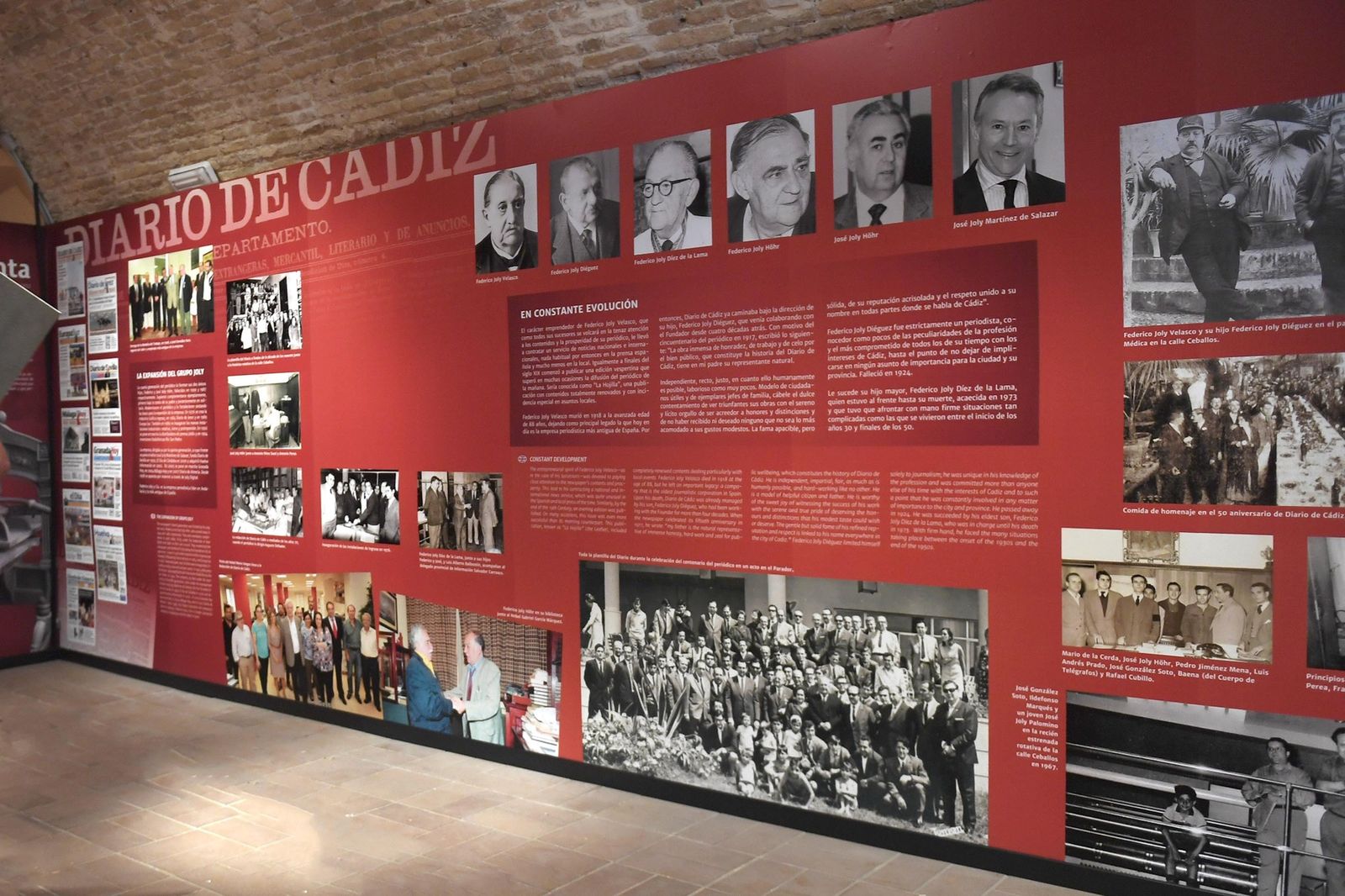 Uno de los paneles que forman parte de la exposición 'Nuestra historia es Cádiz'.