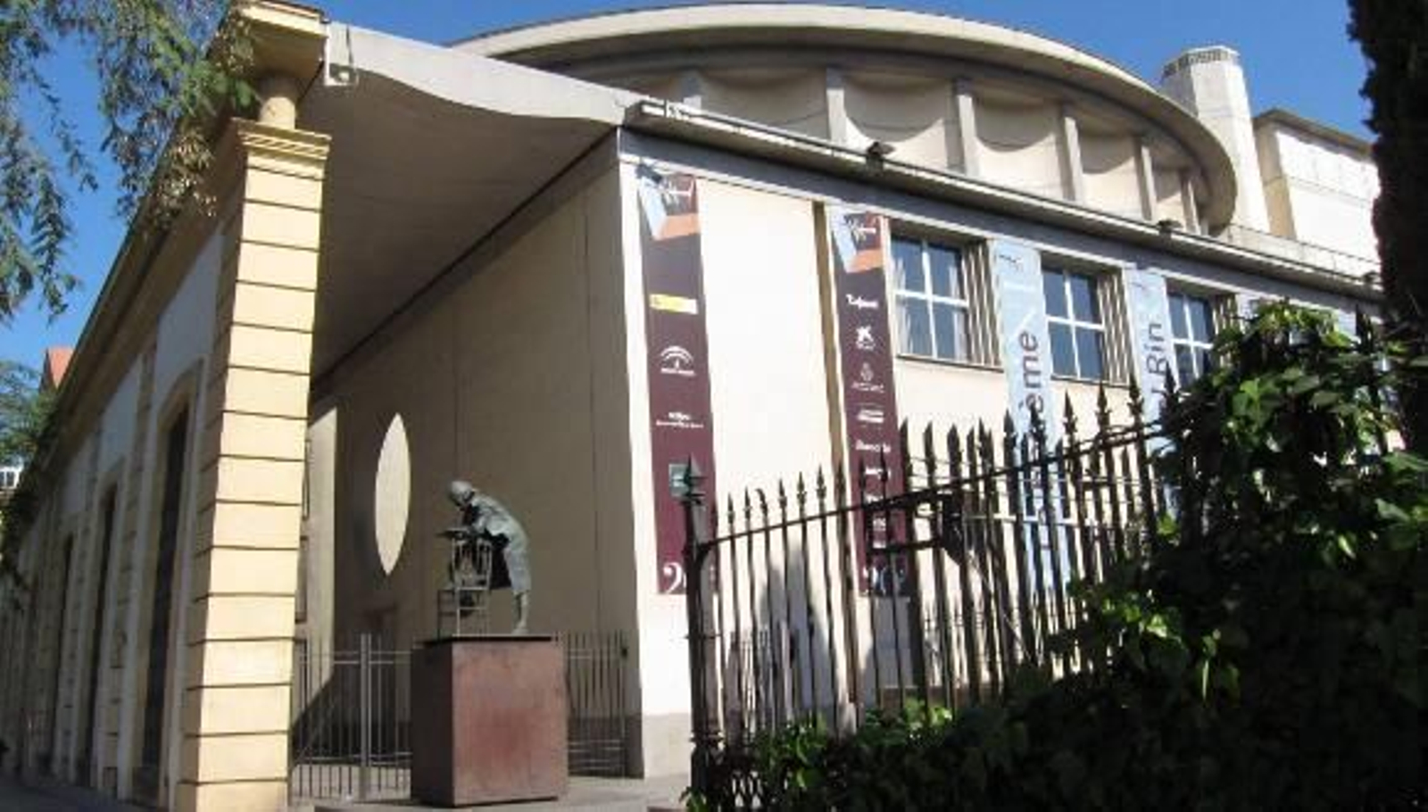 Villalobos insiste en que la Diputación salga del Maestranza pero "sin causar estropicios"