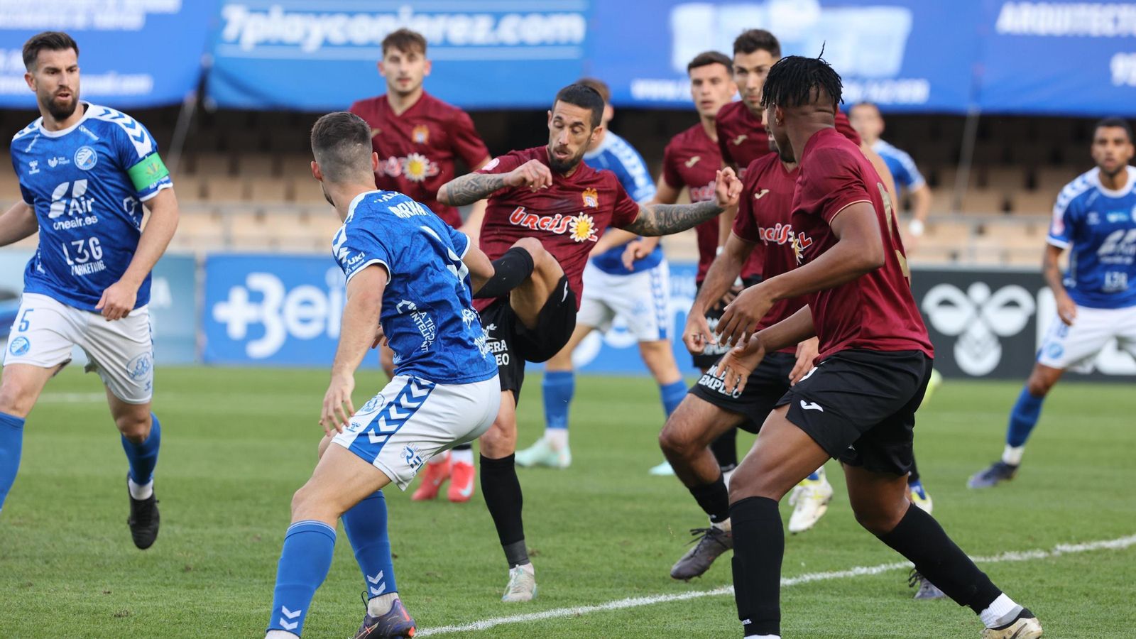 El Águilas se defendió con orden.