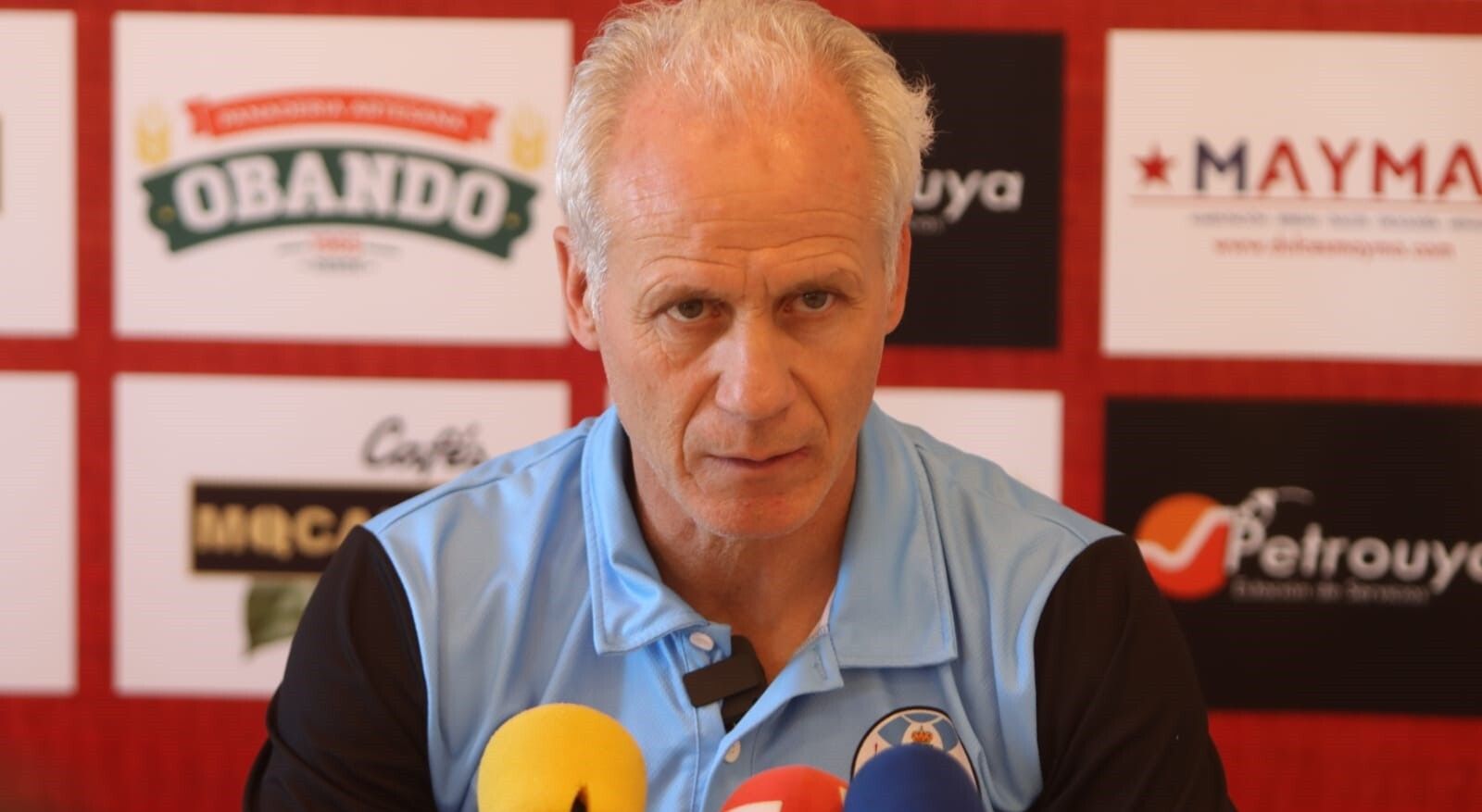 Rafael Carrillo 'Falete', entrenador del Ciudad de Lucena, en su rueda de prensa en Utrera.