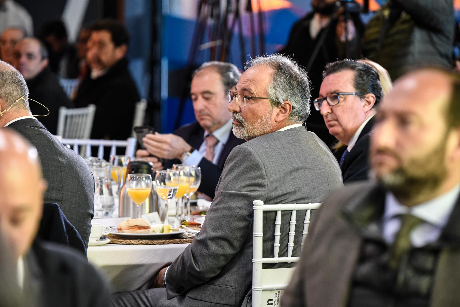 Imágenes de los asistentes al Desayuno Coloquio "Economía azul, claves para el desarrollo sostenible" organizado por el Grupo Joly