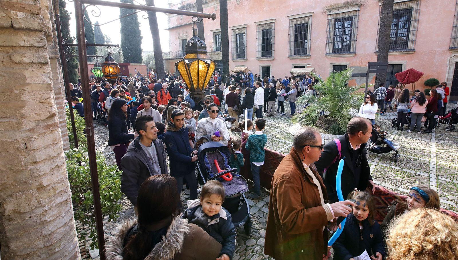 El Gran Visir recibe a los niños de Jerez en el Alcázar