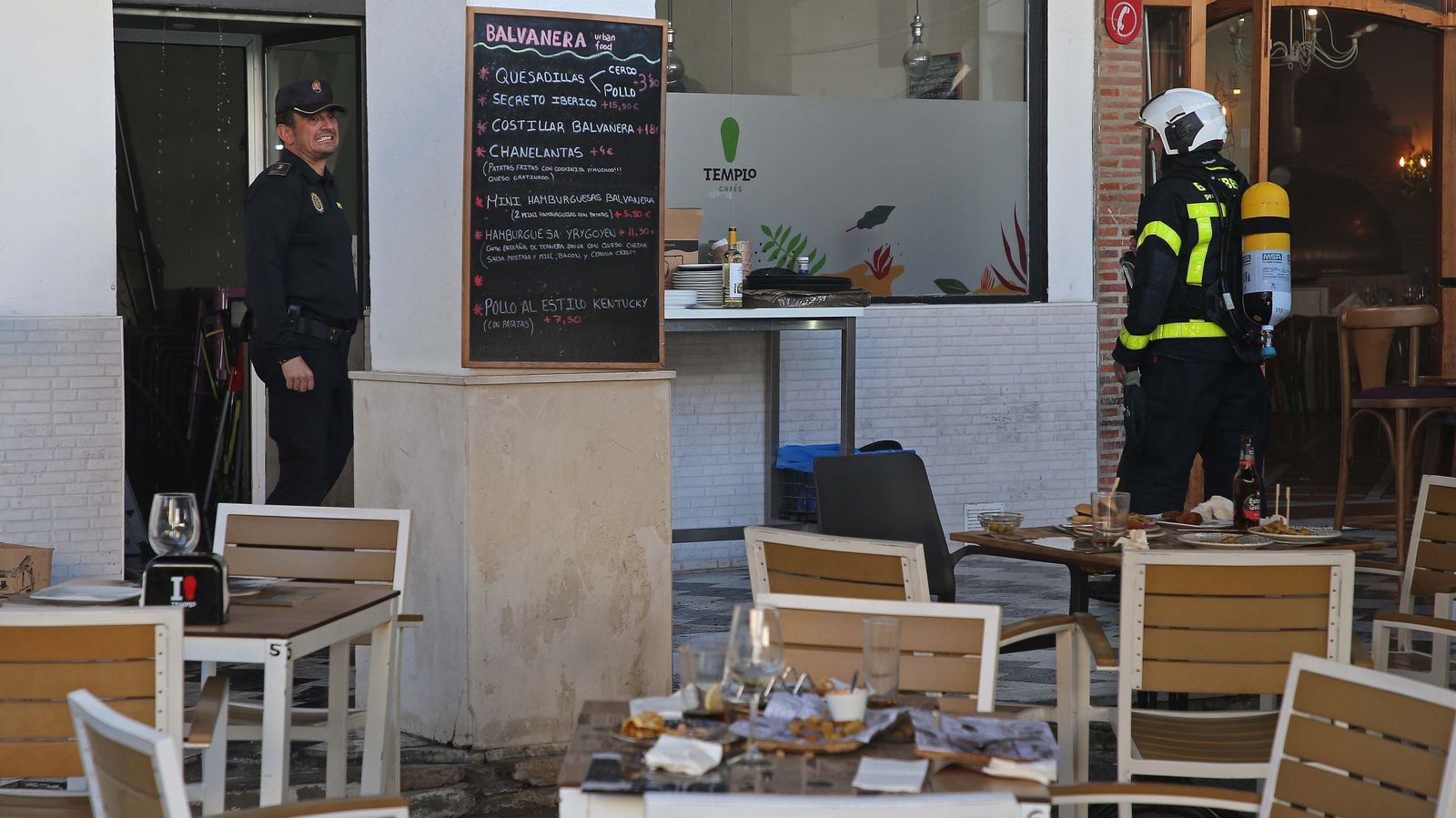 Fotos del incendio del restaurante Balvanera en Algeciras