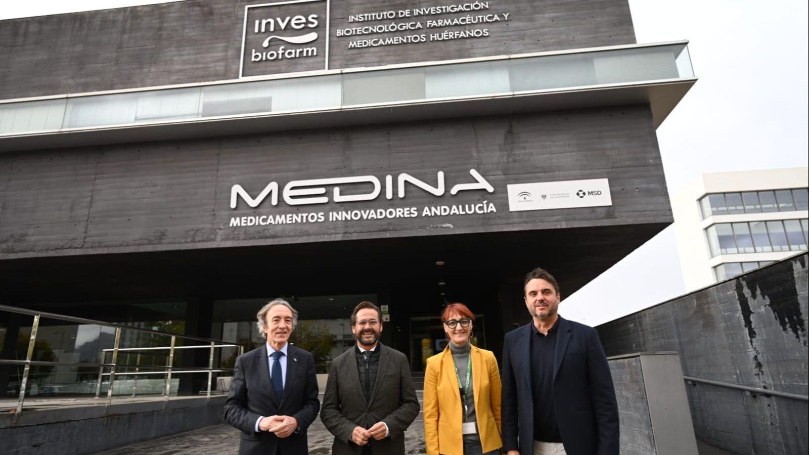 El delegado del Gobierno, Antonio Granados, junto al delegado de Salud y Consumo, visitan las instalaciones de la Fundación MEDINA