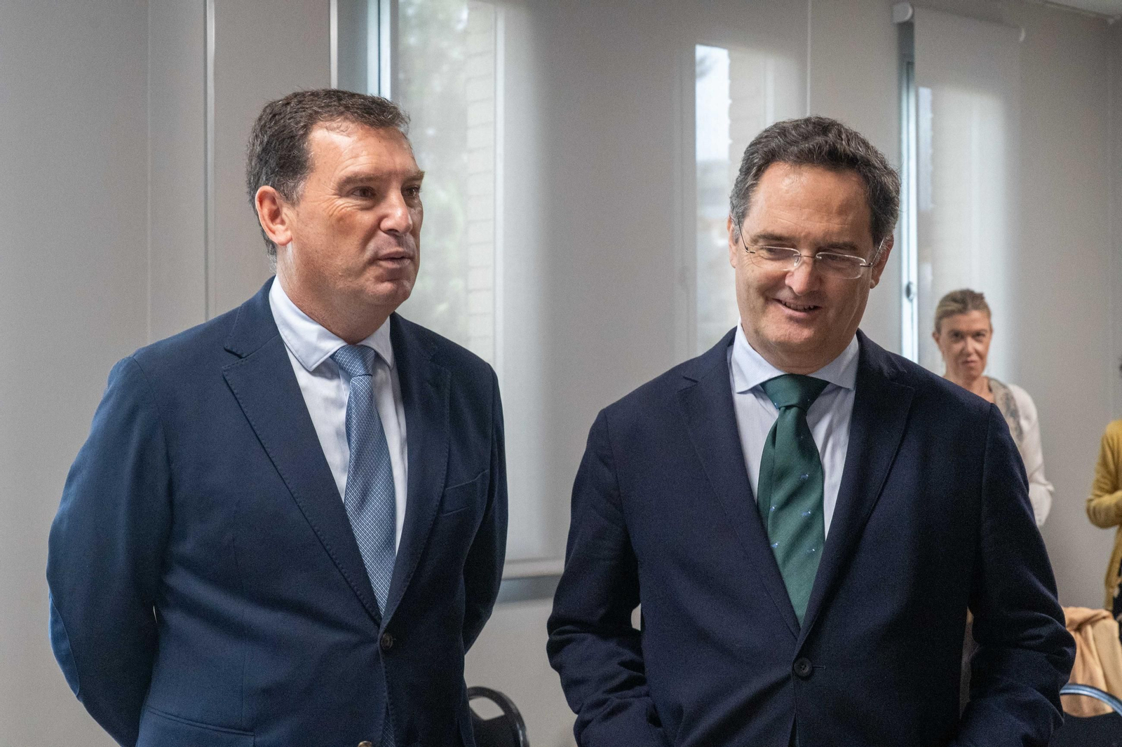 Imágenes del desayuno de redacción 'Huelva, eficiencia y sostenibilidad en la gestión de los servicios en las ciudades'