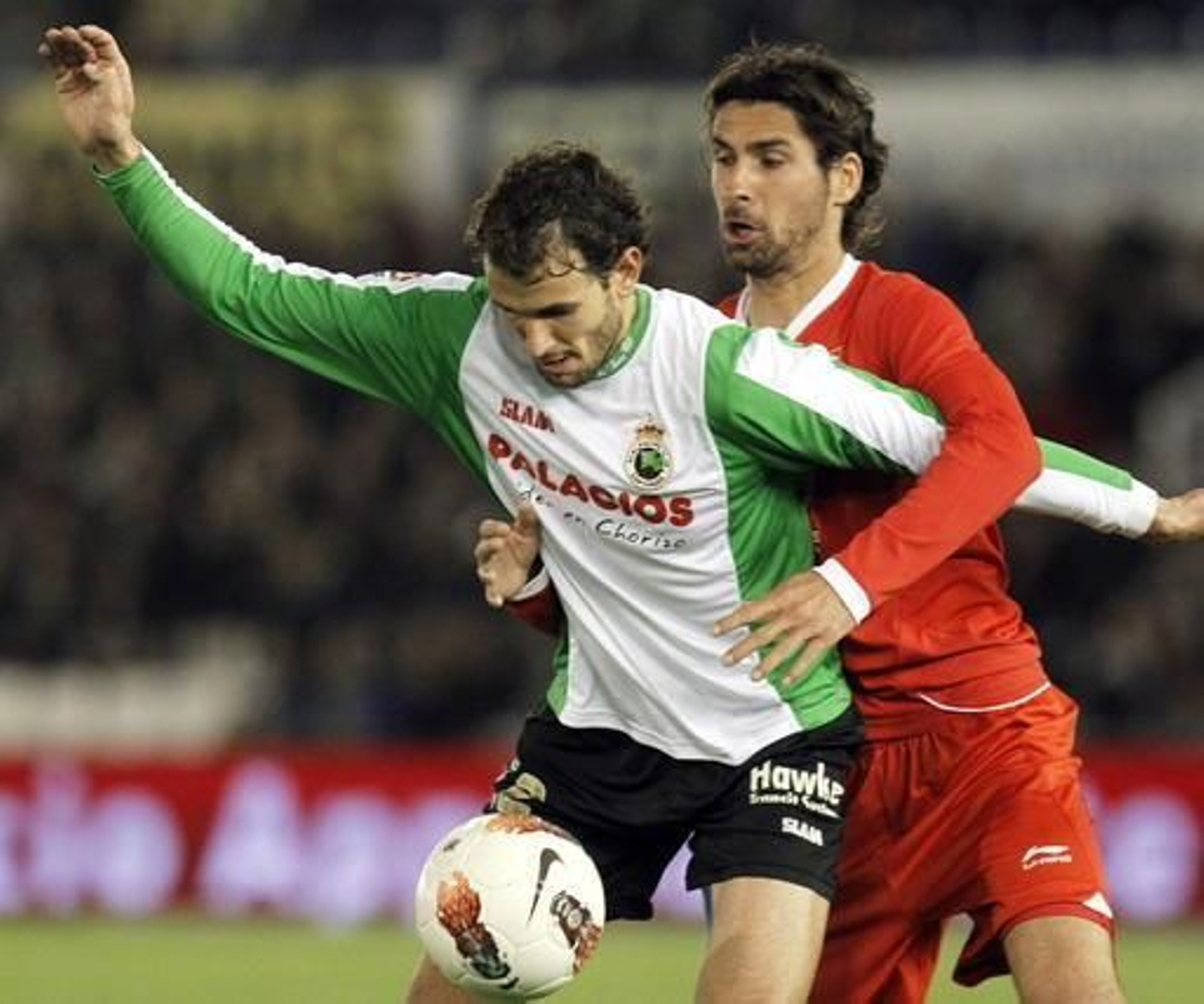 El Sevilla rompe en Santander una racha de tres partidos sin ganar (0-3). / EFE