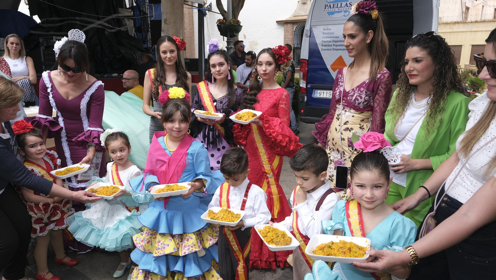 Imágenes de la paella popular en las Fiestas de Canjáyar