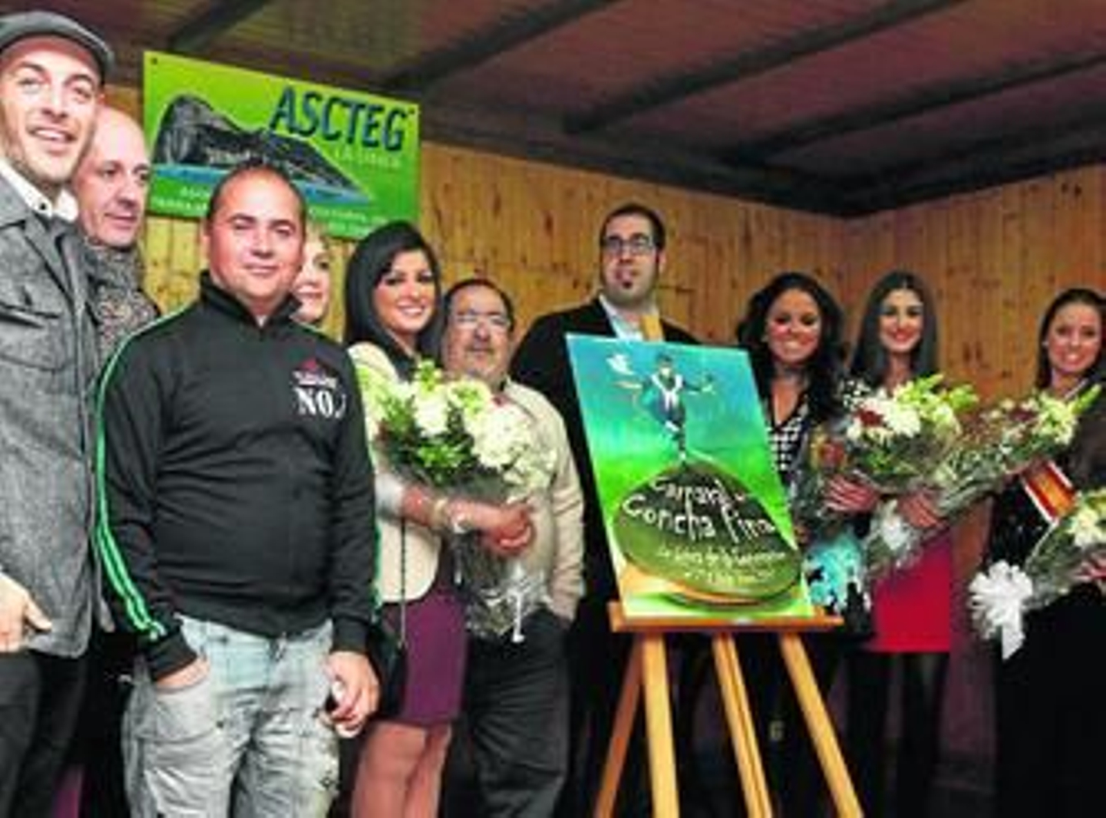 Villalta, Villar y Ocaña, en el extremo izquierdo, junto a Garabito, tras el cartel, y las diosas y las ninfas.