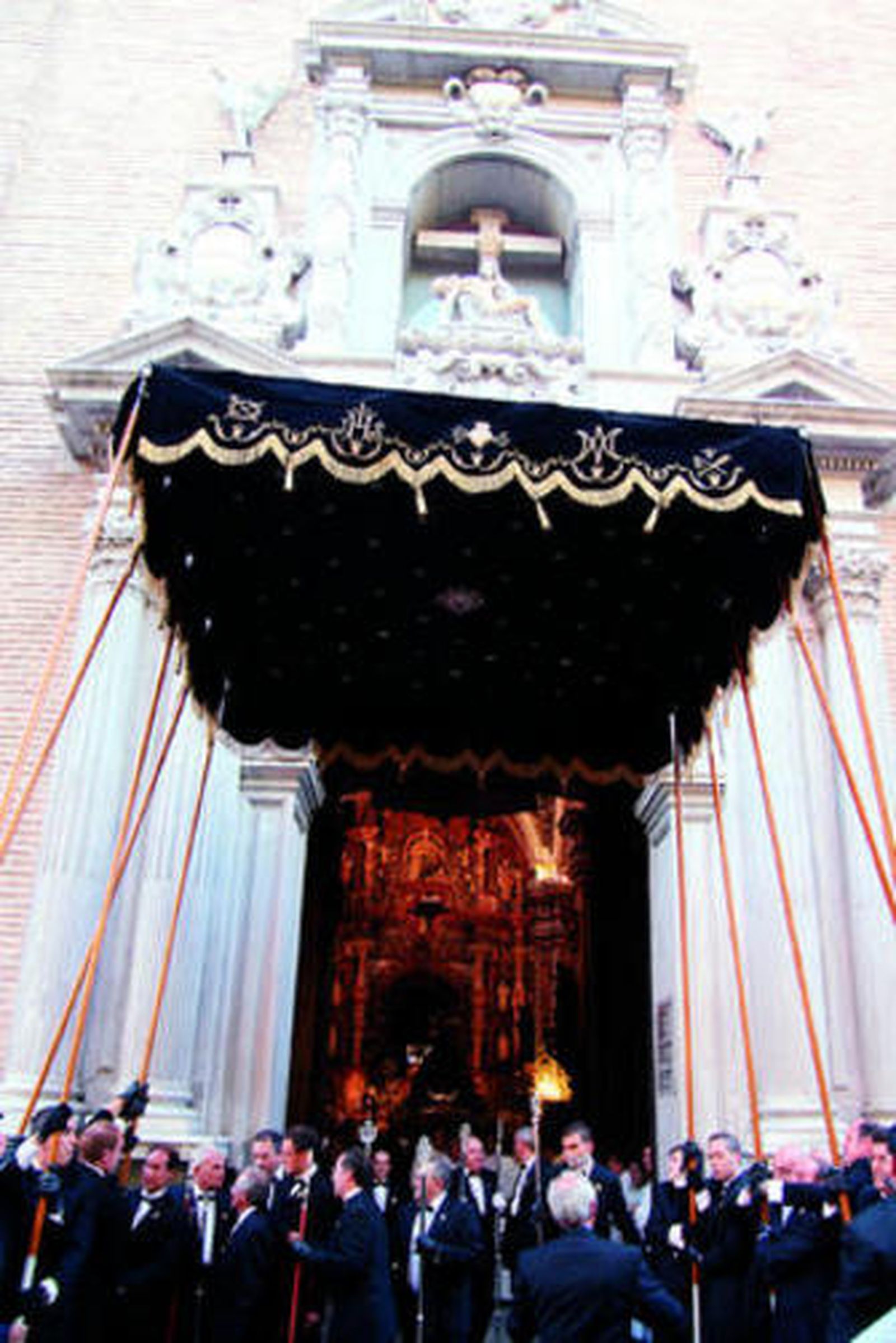 La procesión de la Patrona supondrá la puesta de largo de la emisora.