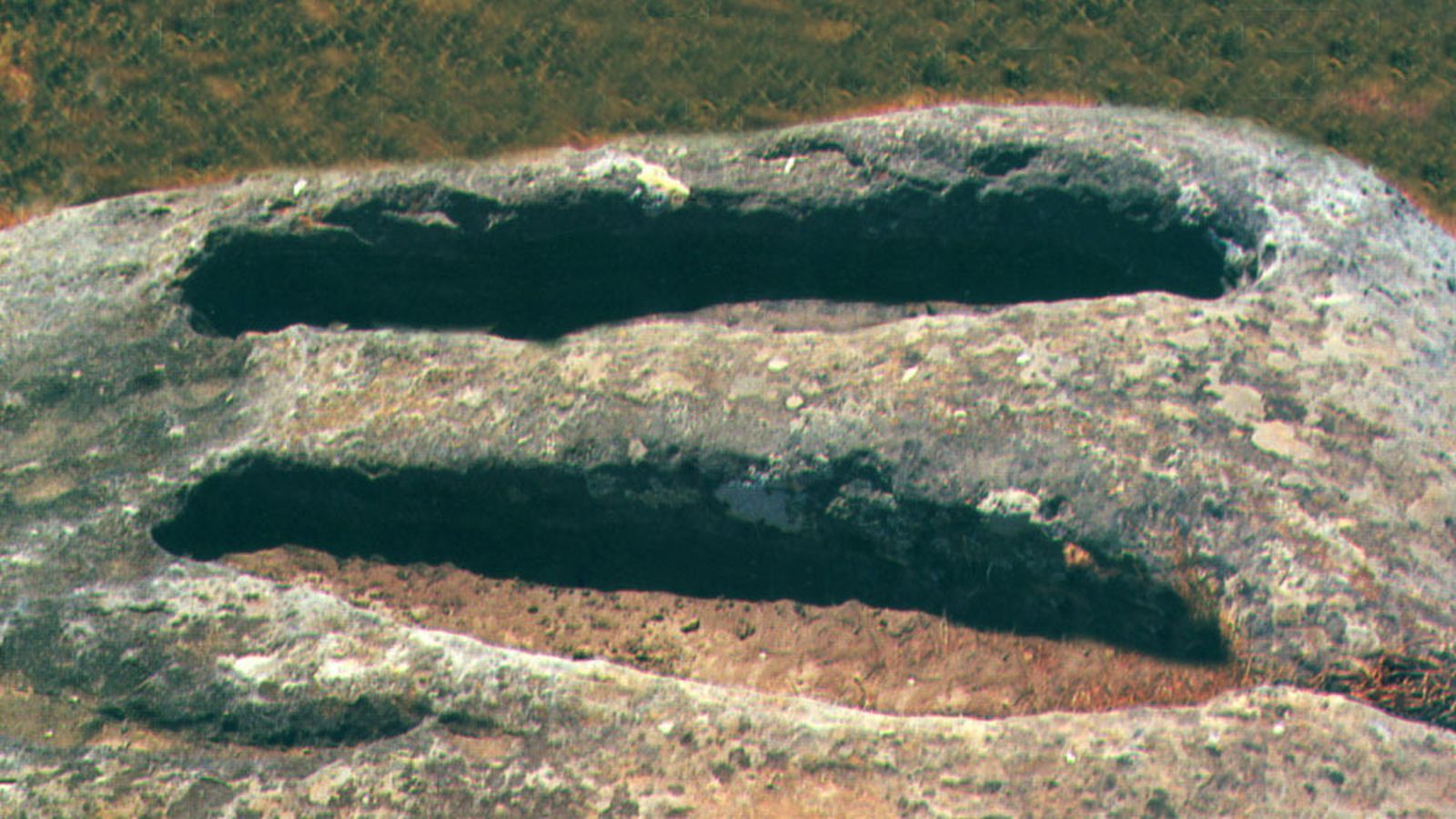 Sepulturas excavadas en la roca.