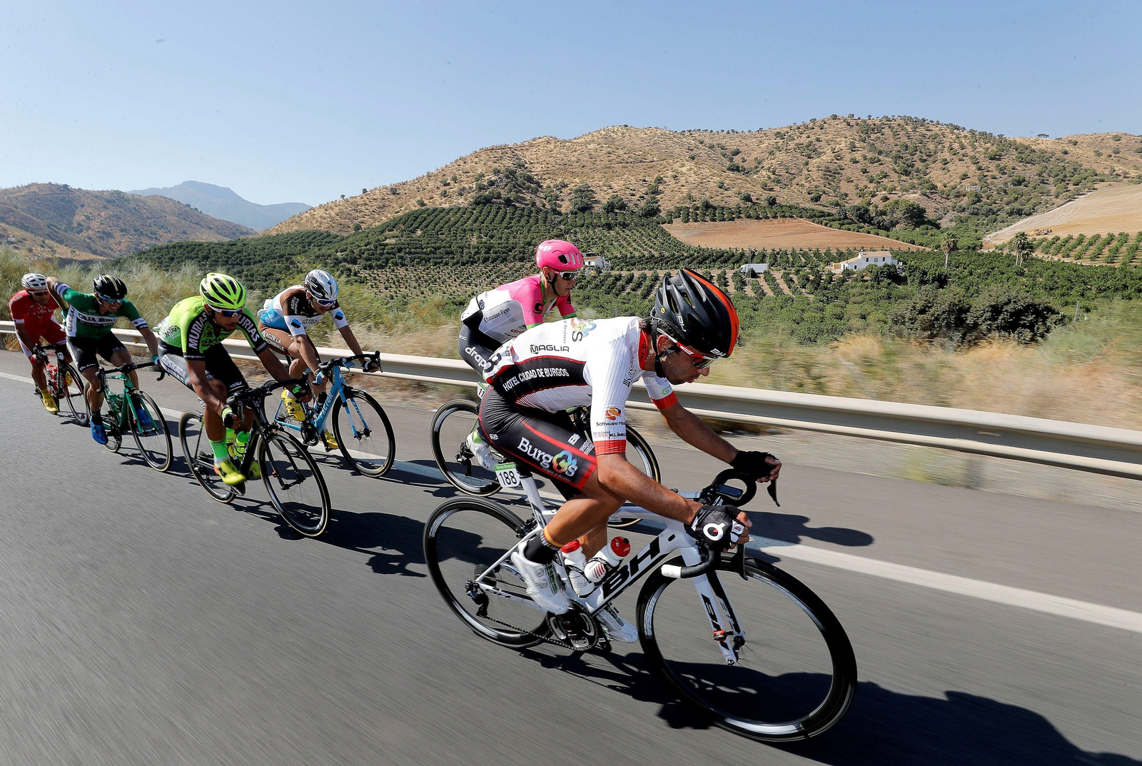 Las imágenes de la segunda etapa de La Vuelta: Marbella-Caminito del Rey