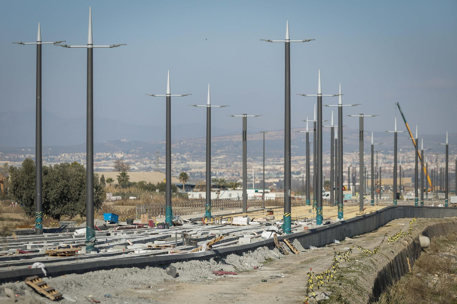 Tramo de la ampliación del Metro que discurre en paralelo al río Dílar, ya en Las Gabias