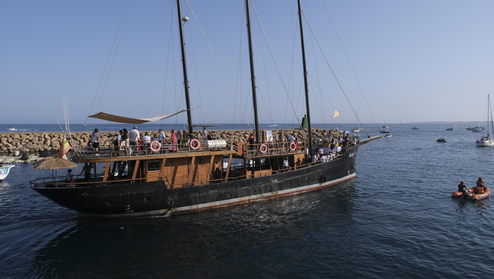 Procesión marítima de la Virgen del Carmen en Aguadulce (Roquetas de Mar), en imágenes