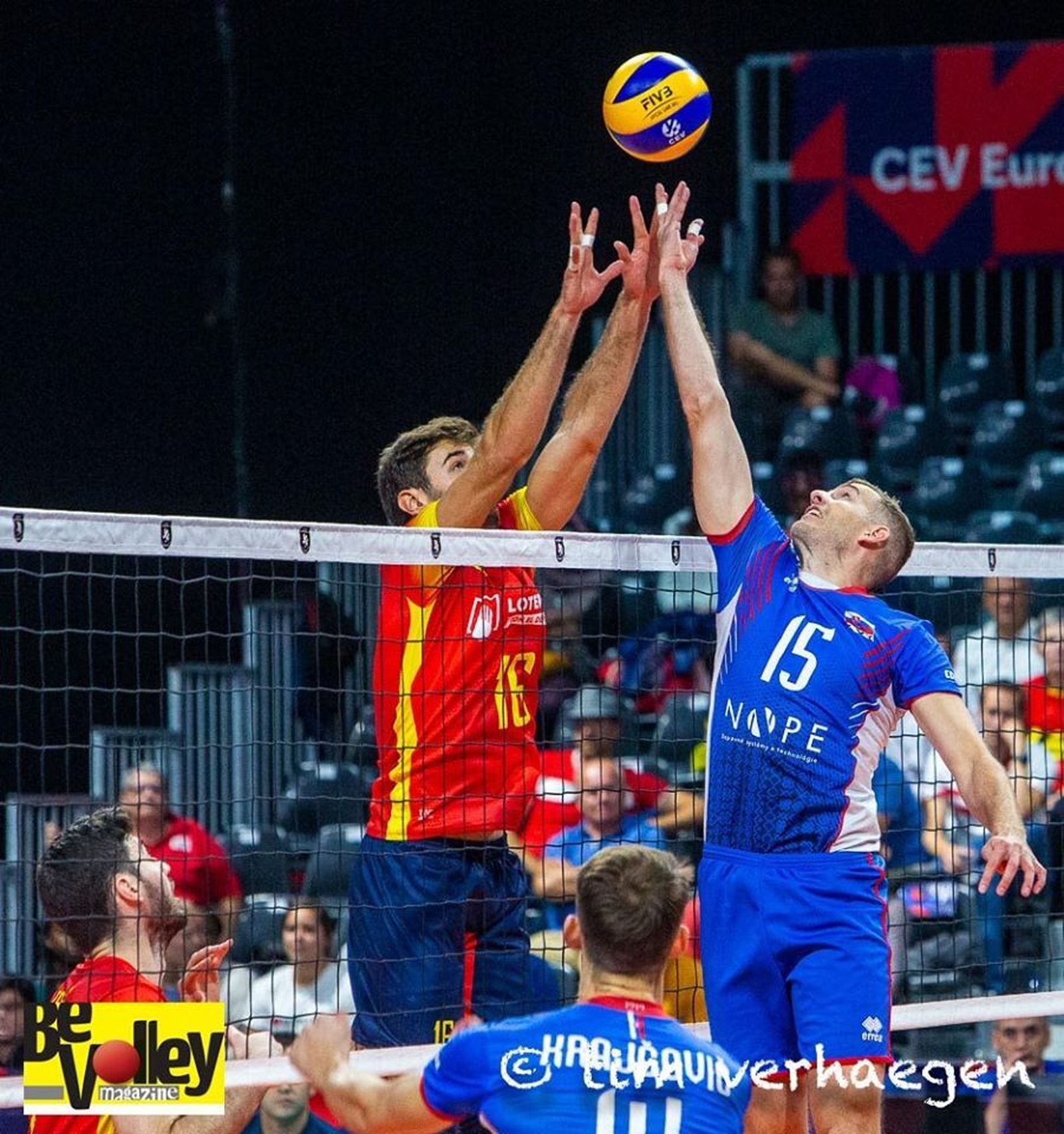 Juanmi González, en acción durante un partido con España.