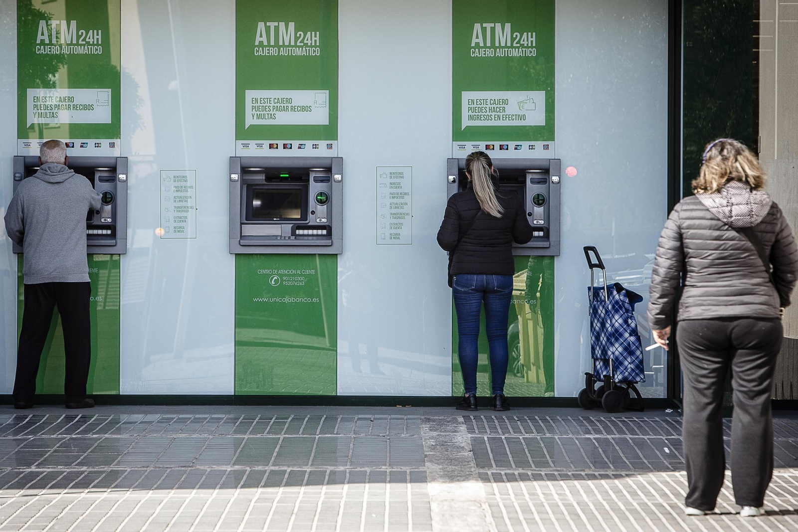 Imágenes del estado de alarma en Cádiz por el coronavirus durante la mañana de hoy.