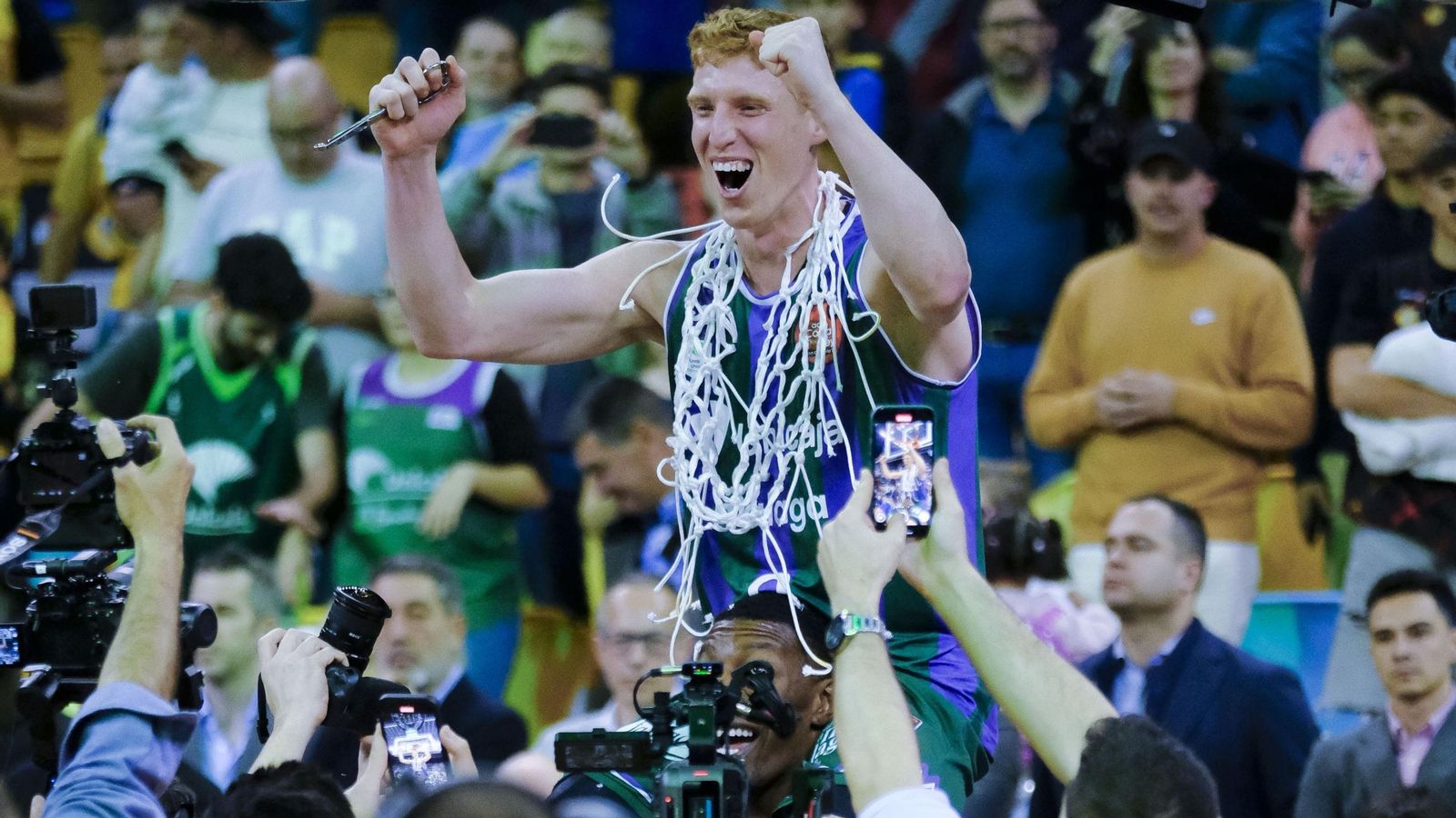 El Unicaja, campeón de Copa: Todas las imágenes del partido, la fiesta y la llegada a Málaga