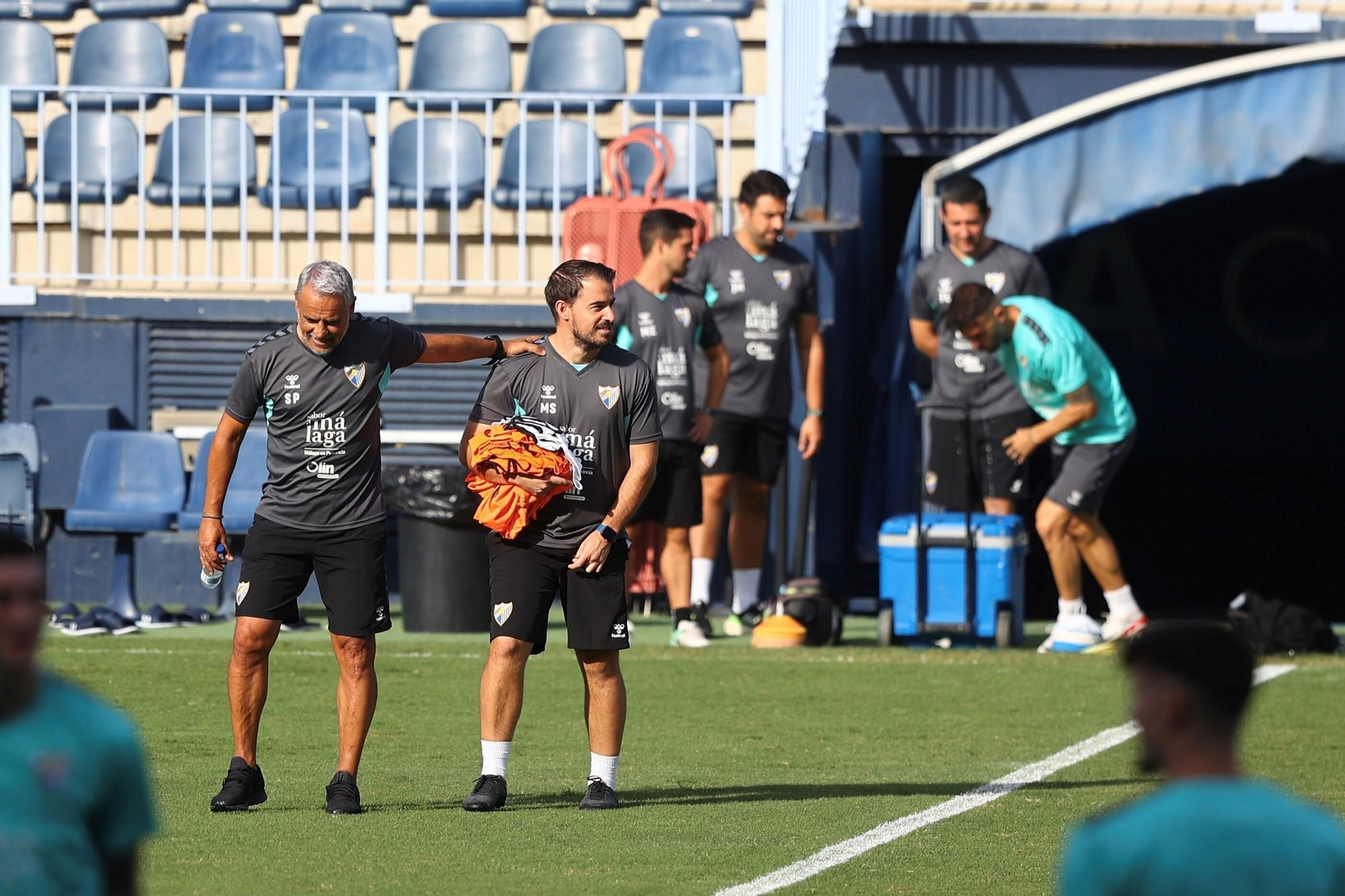 Pellicer y Manolo Sánchez, con otros miembros del staff al fondo