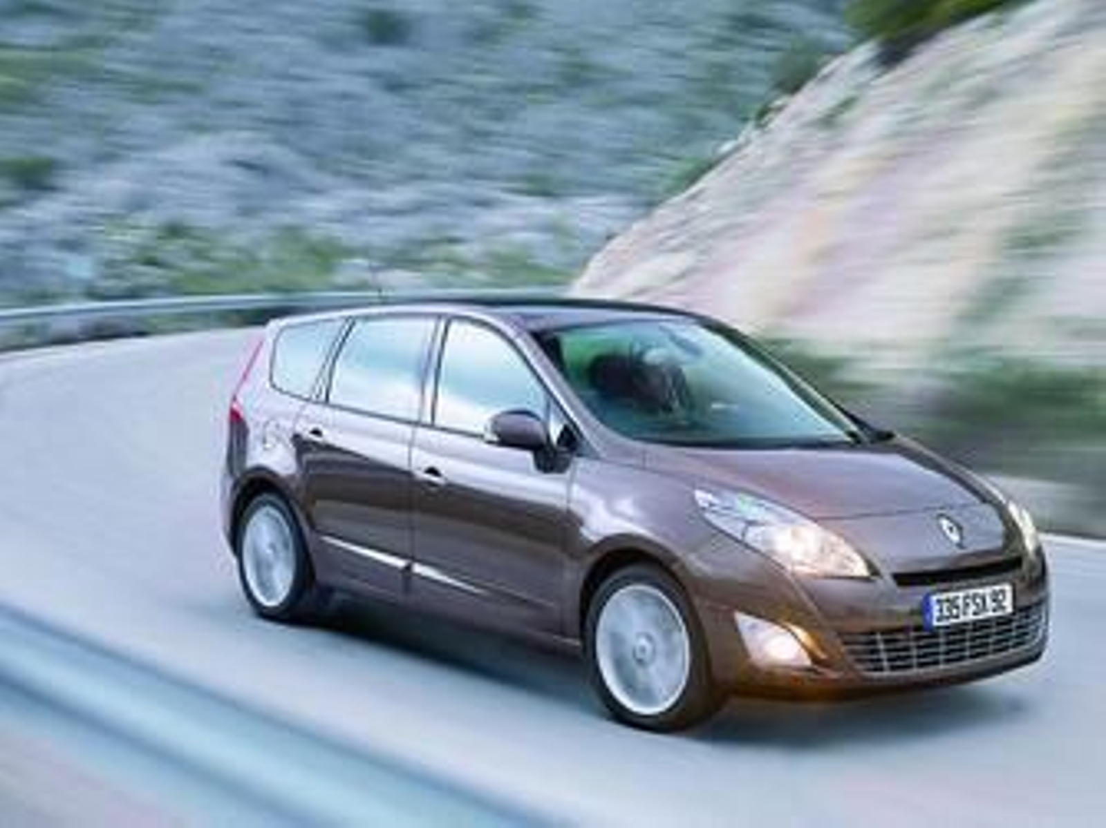 El Nuevo Grand Scénic hace gala de una fuerte personalidad.