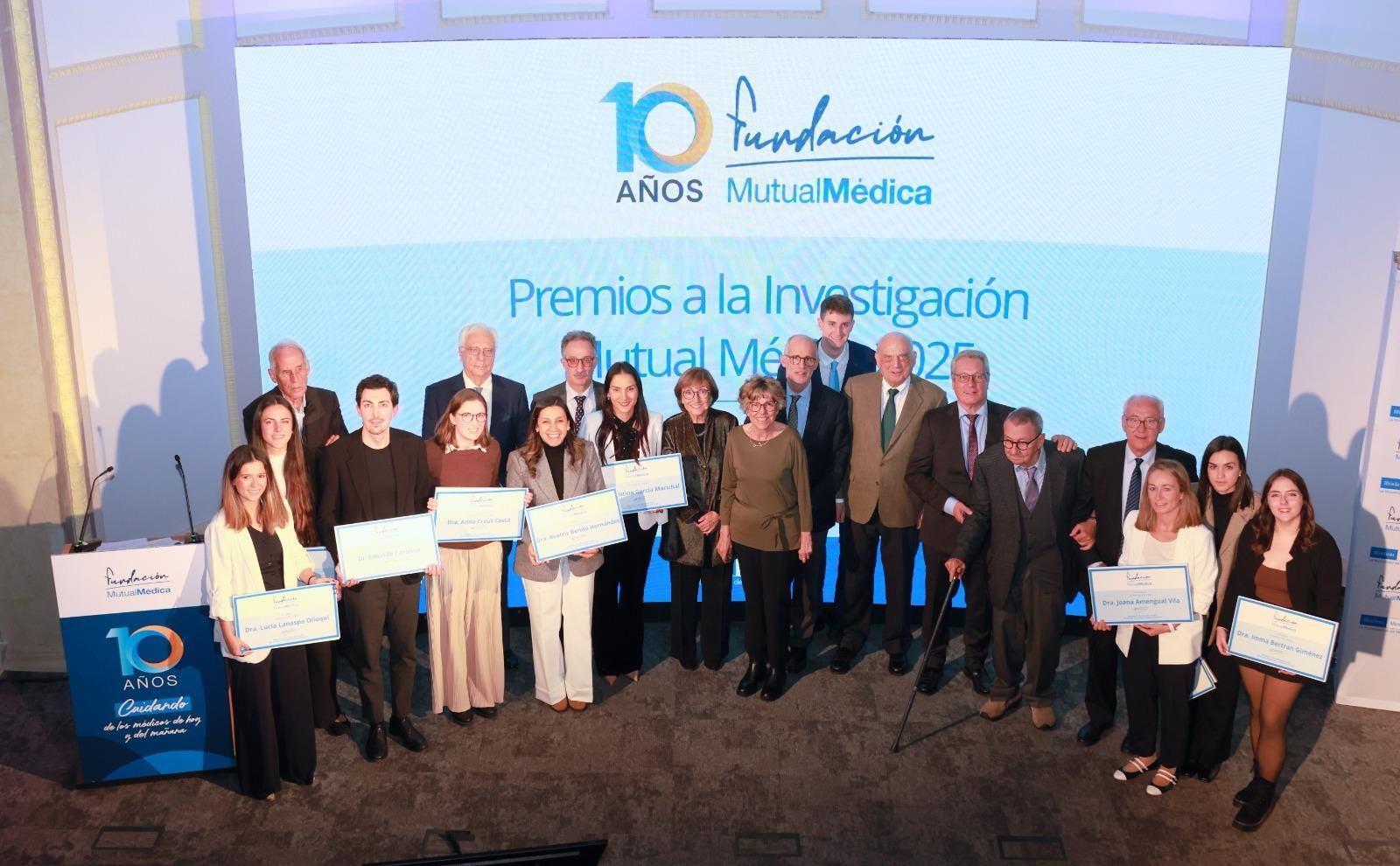 Foto de familia de los premiados durante la gala de entrega de galardones.
