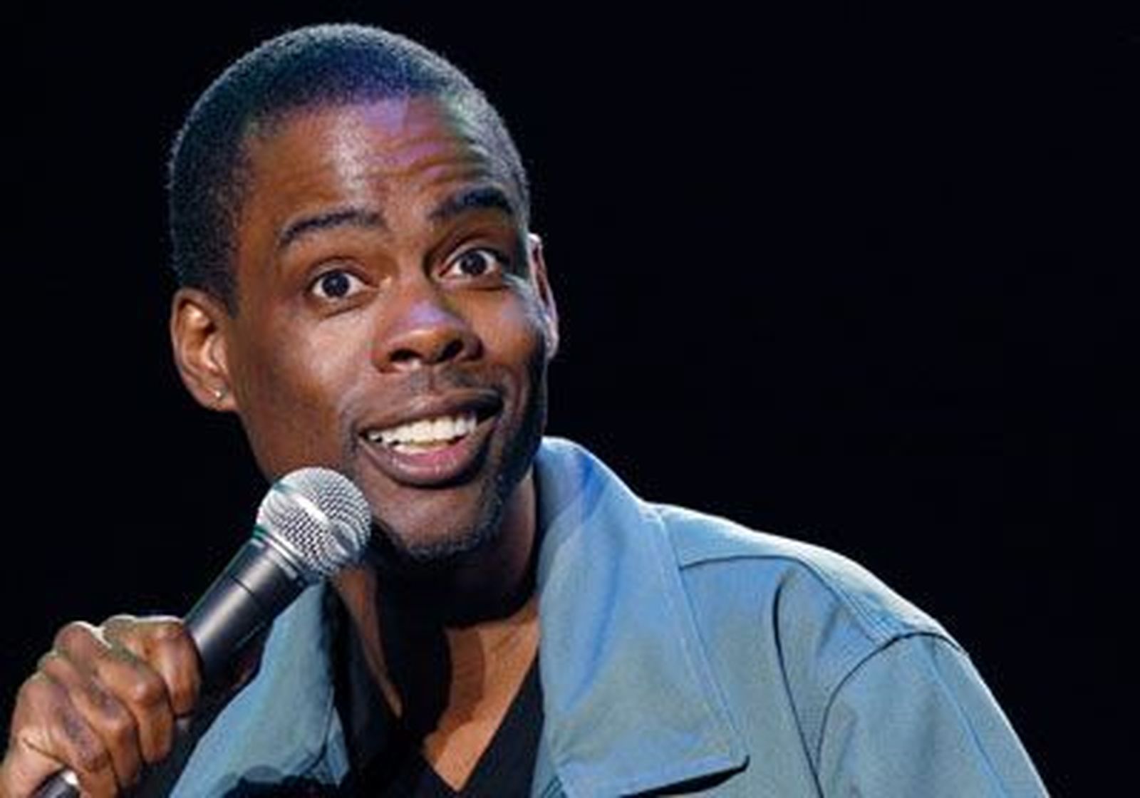 Chris Rock presentando ante los espectadores