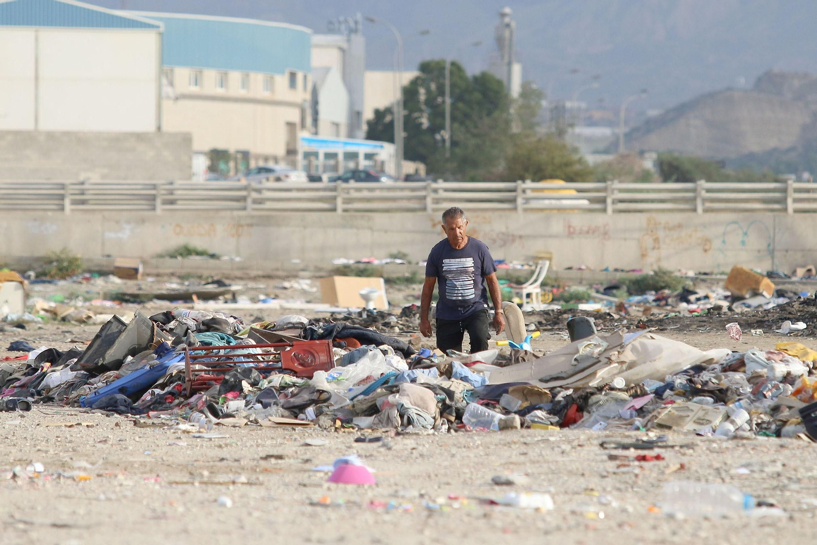 Las imágenes de la basura producida por el mercadillo de El Puche