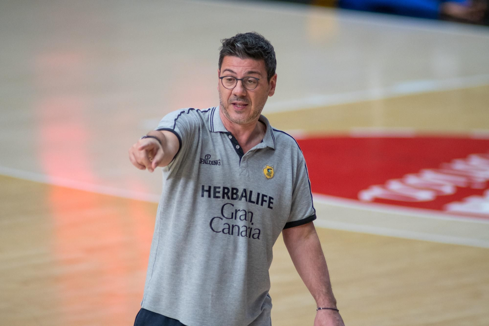 Katsikaris dirige un entrenamiento del Gran Canaria.