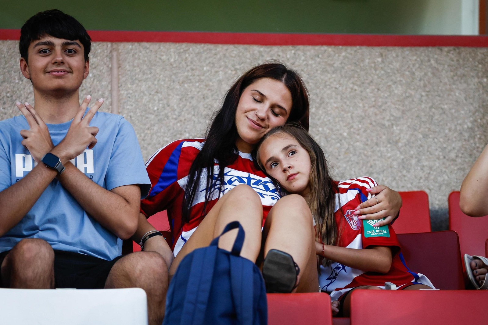 Encuéntrate en la grada de Los Cármenes y en el recibimiento al Granada CF