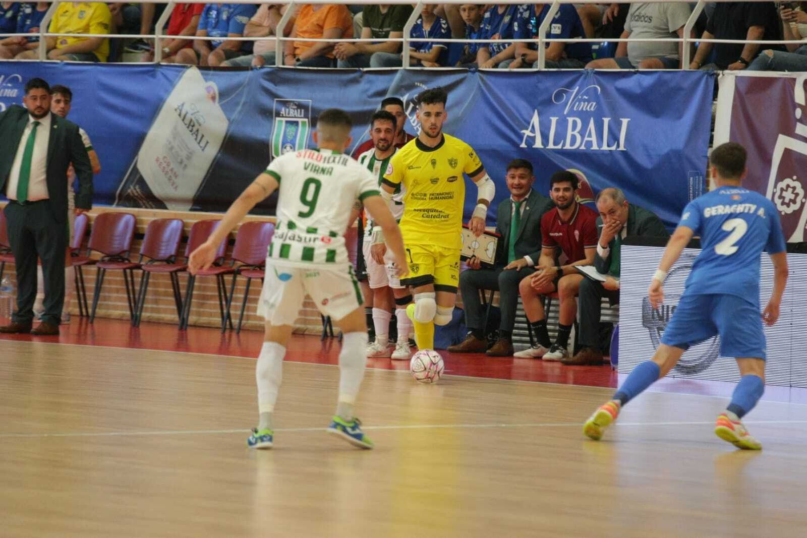 La derrota del Córdoba Futsal ante el Viña Albali Valdepeñas, en imágenes
