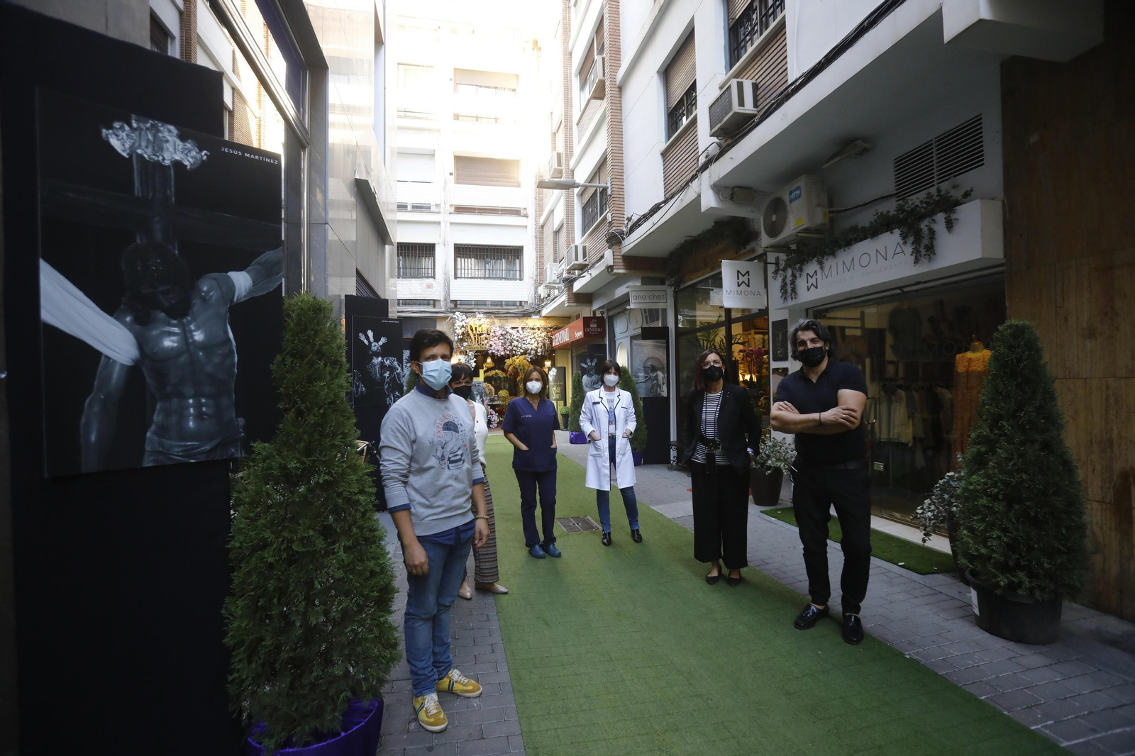 El comercio de Córdoba se engalana para la Pasión