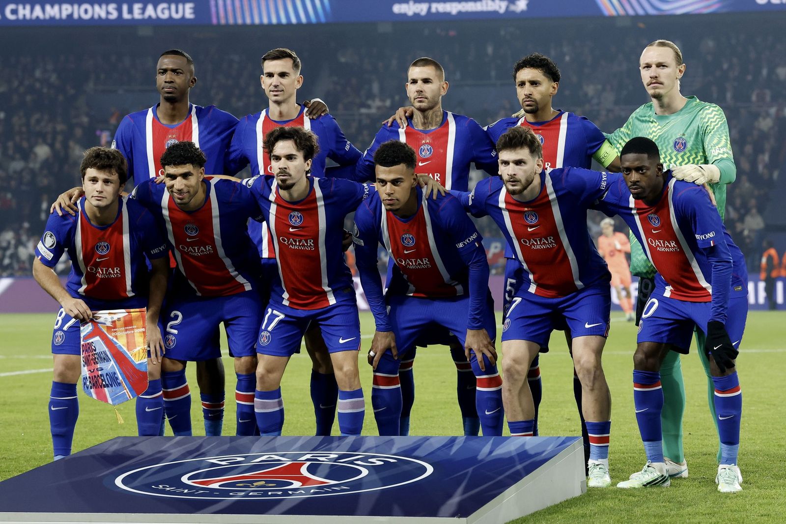 PSG 바르셀로나 4대2 경기 파르크 데 프랭스에서 촬영한 PSG 선발 선수단 단체 사진