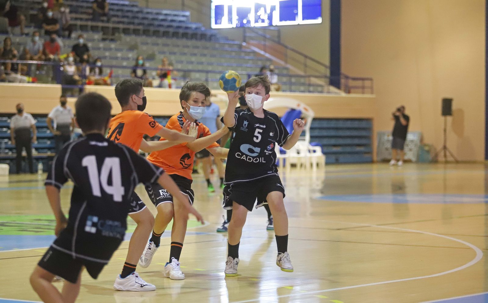 Un ataque del Ciudad de Algeciras alevín masculino en la final con Maravillas Benalmádena