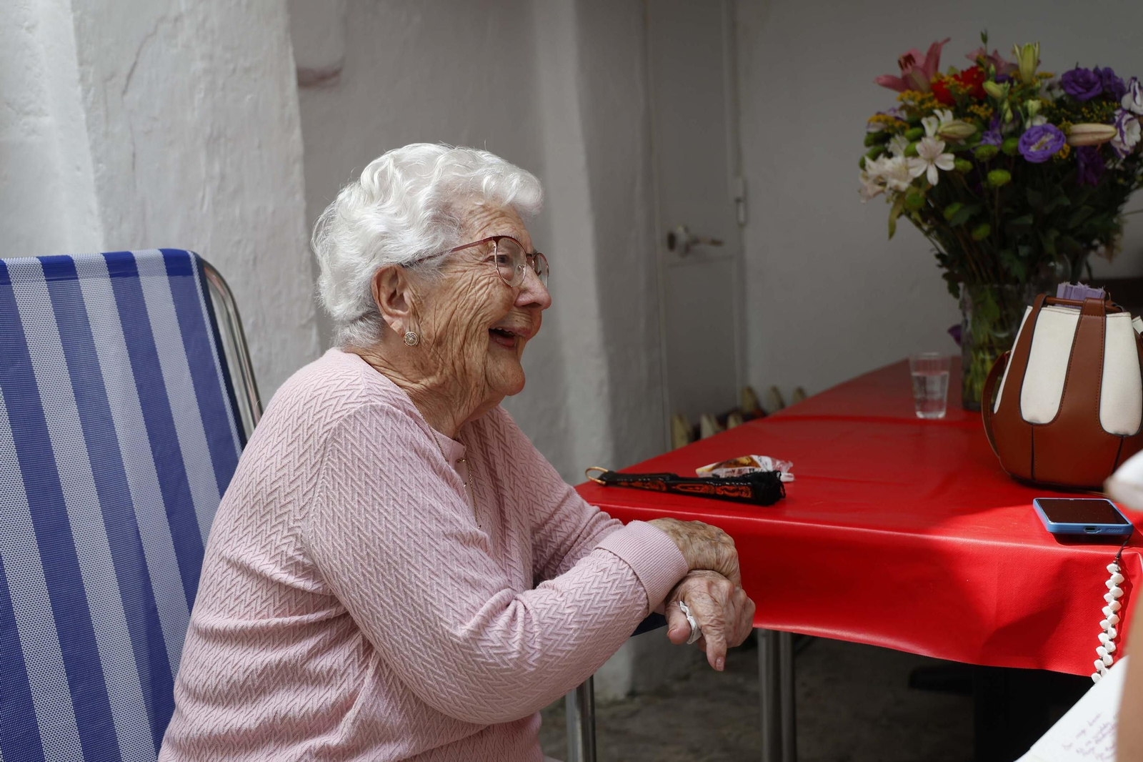 La vecina de Tarifa Juana Medero cumple 100 años rodeada de su familia