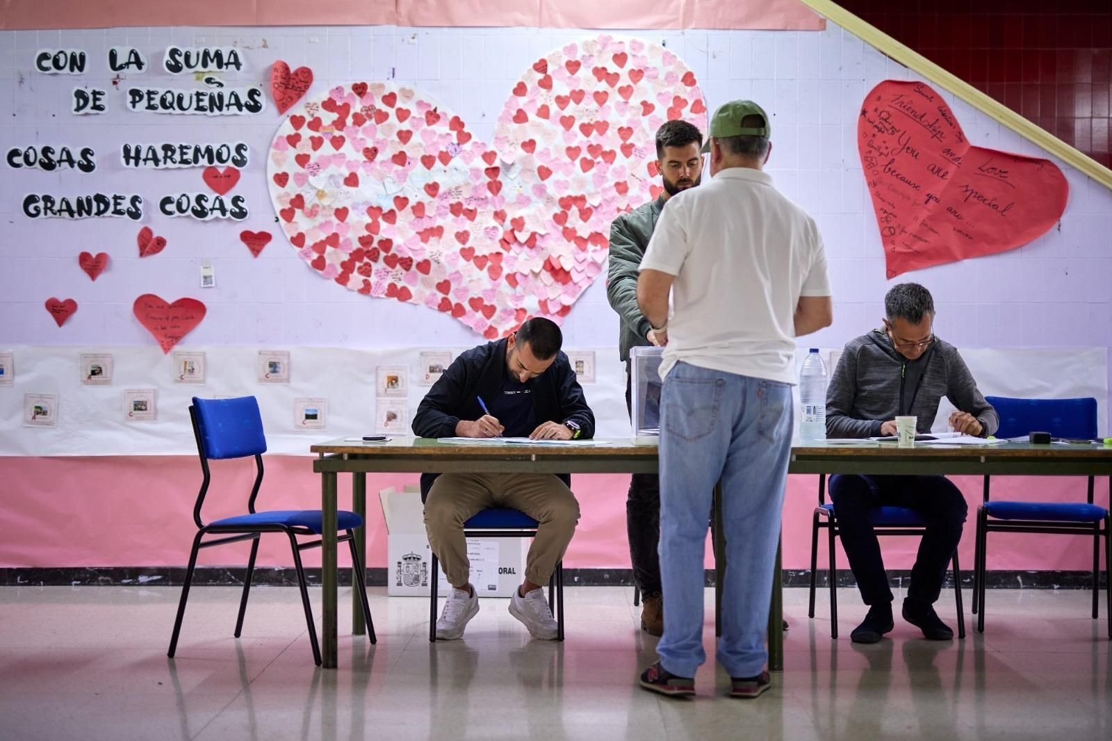 Avance de participación en la provincia de Granada a las 14:00 horas: un punto más que hace cuatro años