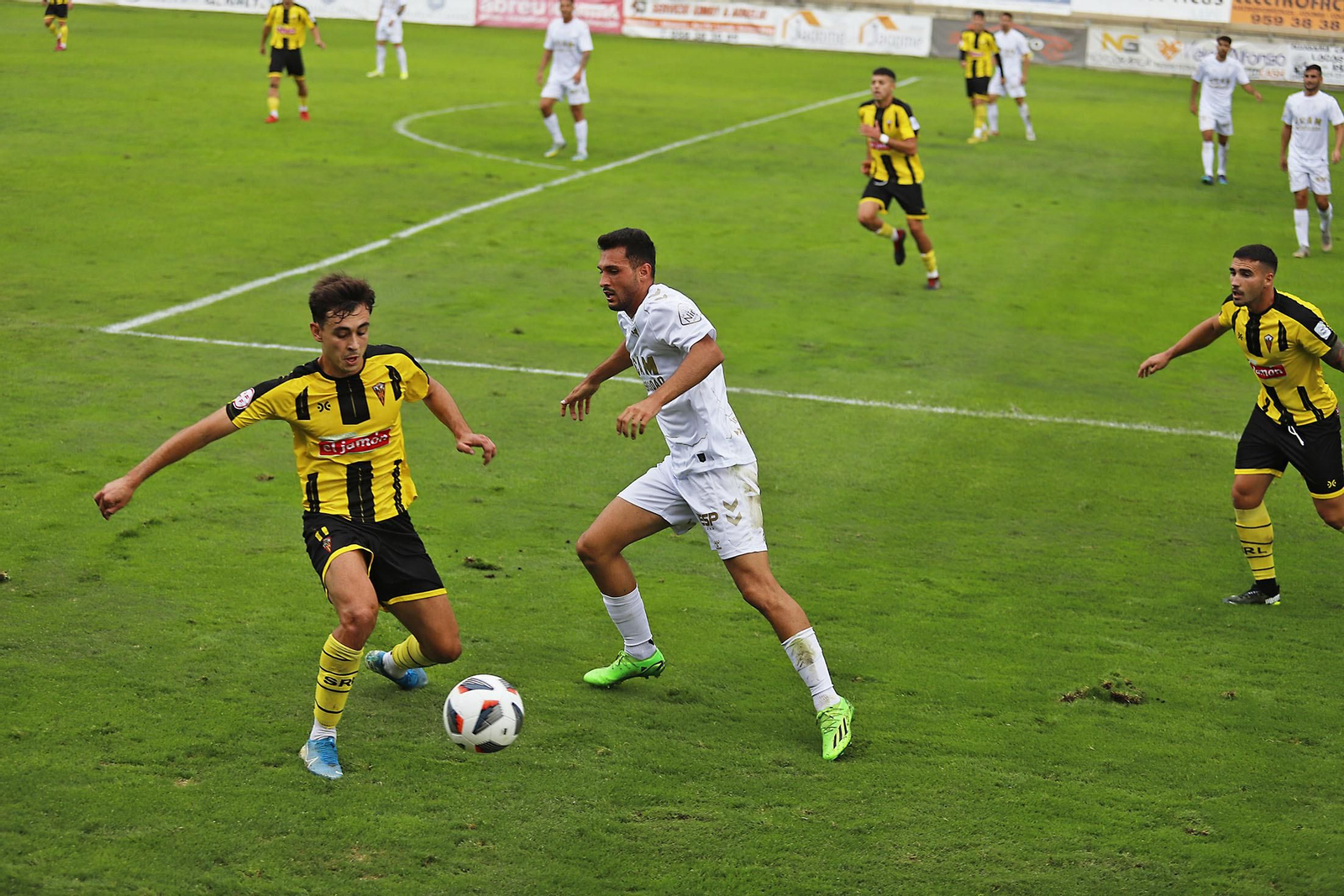 Imágenes del encuentro entre el San Roque de Lepe y UCAM Murcia