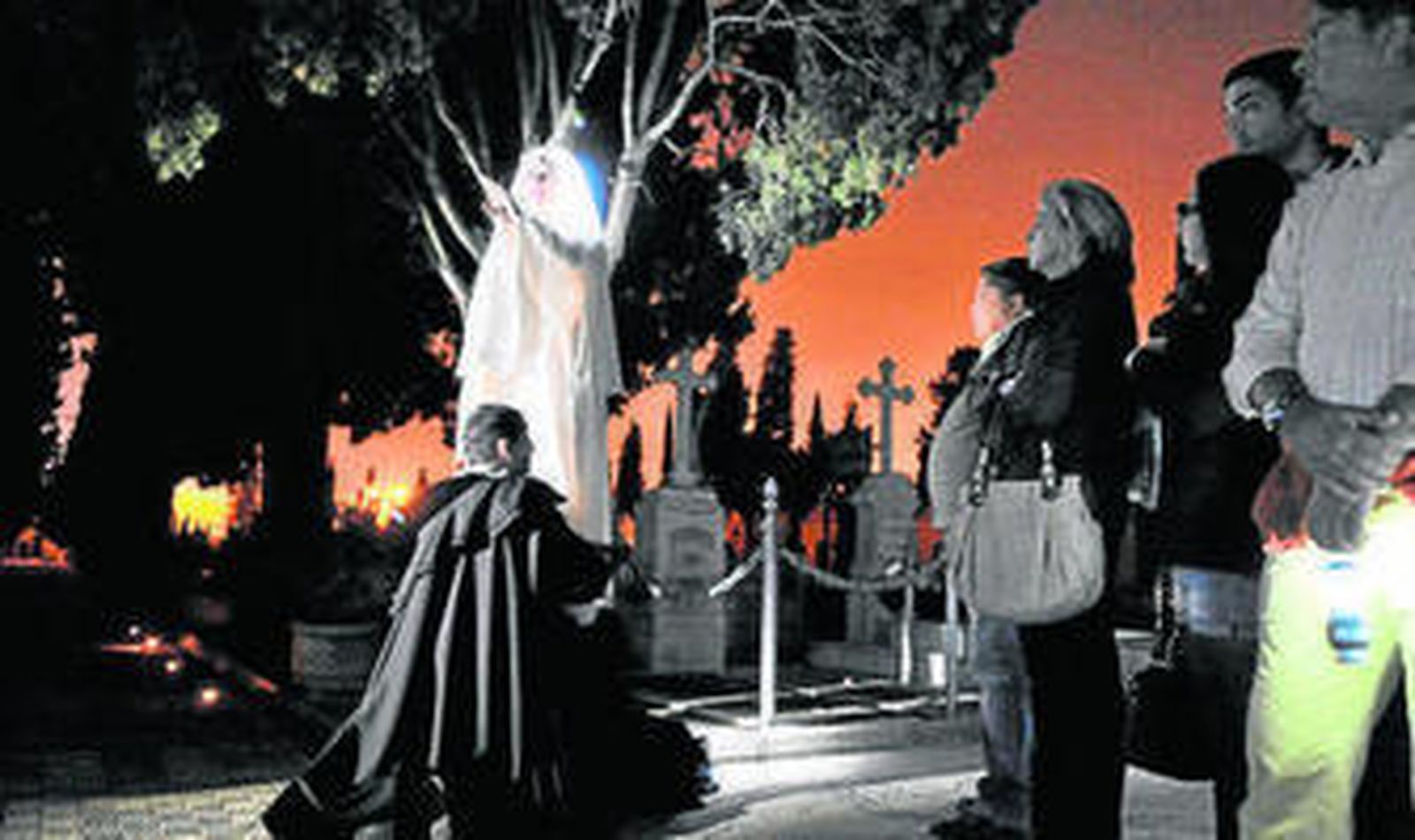 Una de las escenas que se representan en el cementerio.