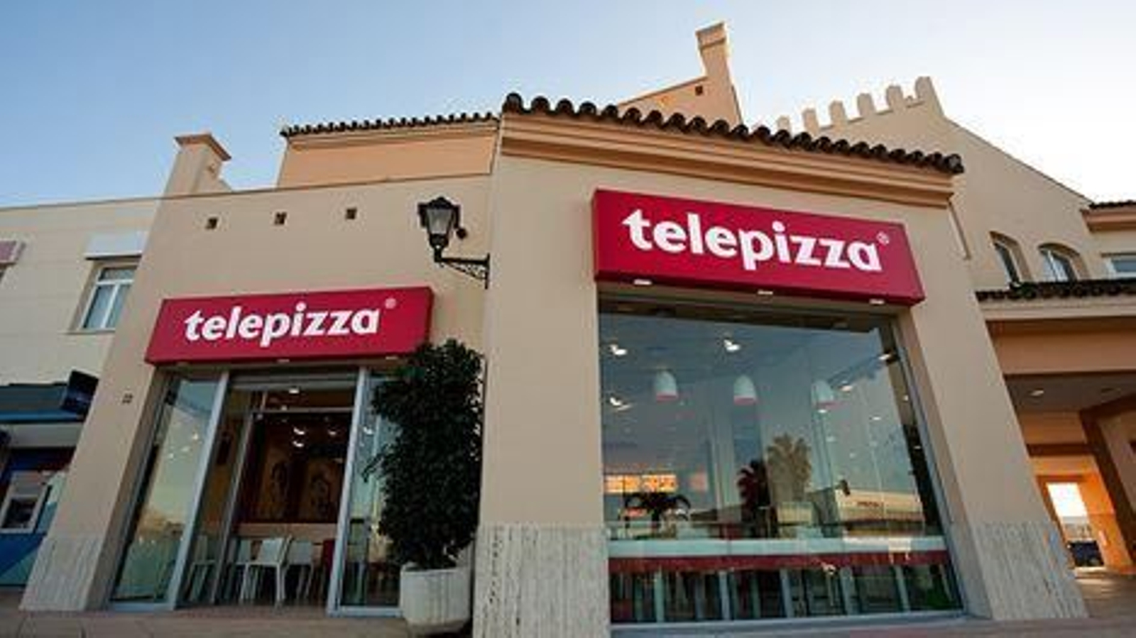 Establecimiento de Telepizza en la Avenida de los Descubrimientos de Chiclana.