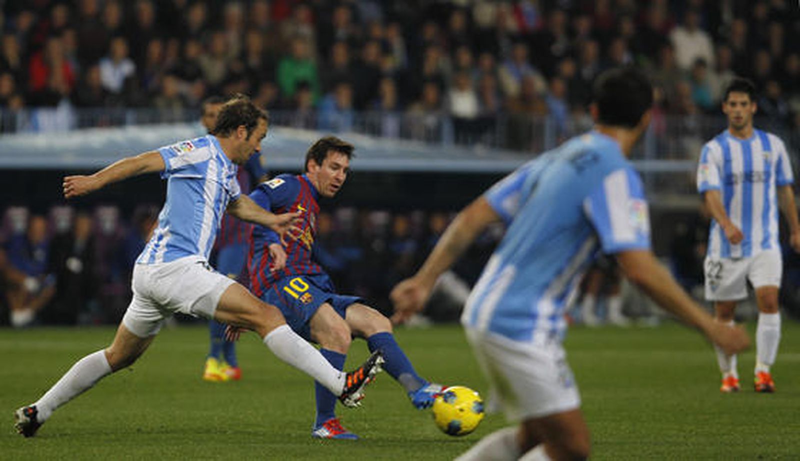 El Málaga es goleado en casa ante el Barcelona (1-4). / Sergio Camacho