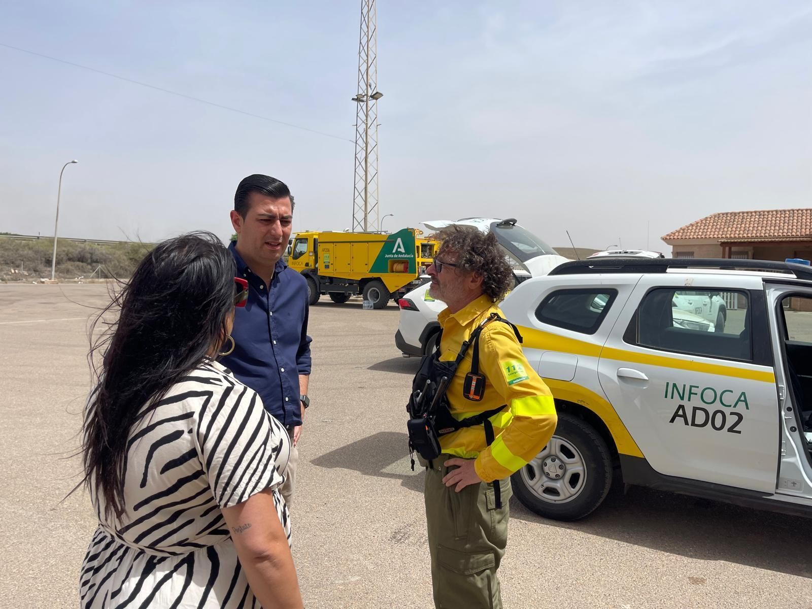 Imágenes del primer gran incendio en Almería a las puertas del verano