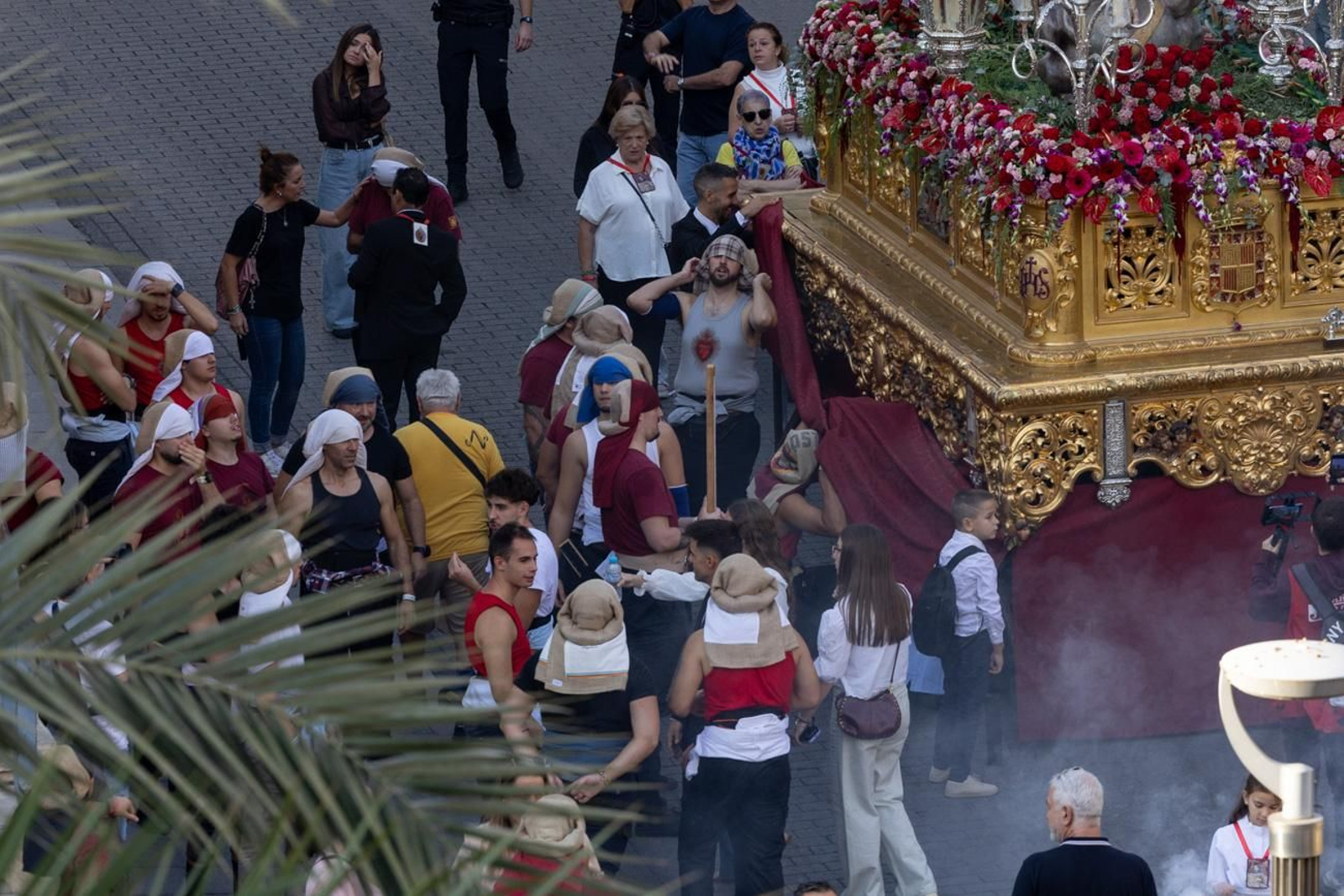 Un Jaén repleto de fieles acompañan los traslados de las veinte imágenes de la Magna (II)