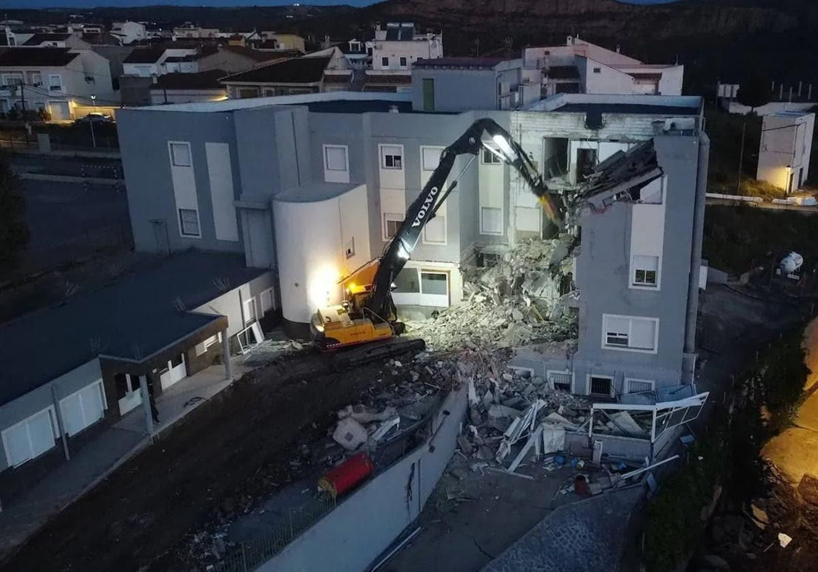 Los trabajos de demolición de las partes afectadas tuvieron lugar en 2022.