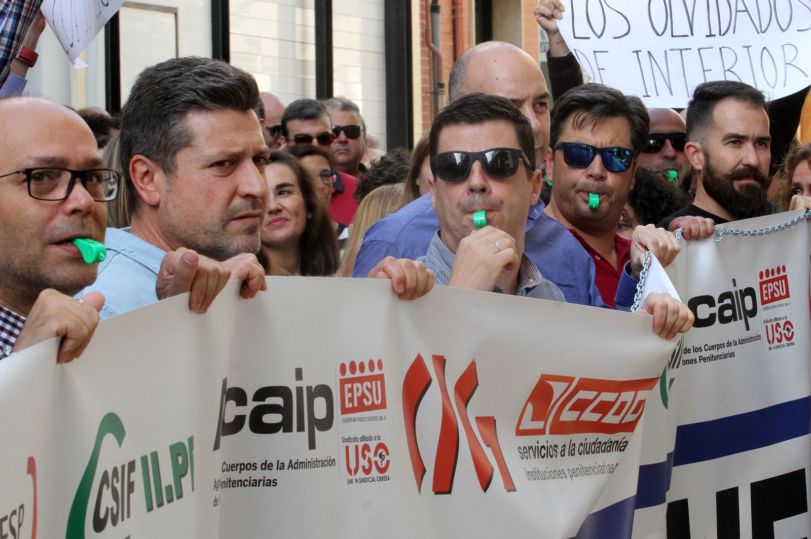 Imágenes de la concentración de funcionarios de prisión ante la subdelegación del Gobierno