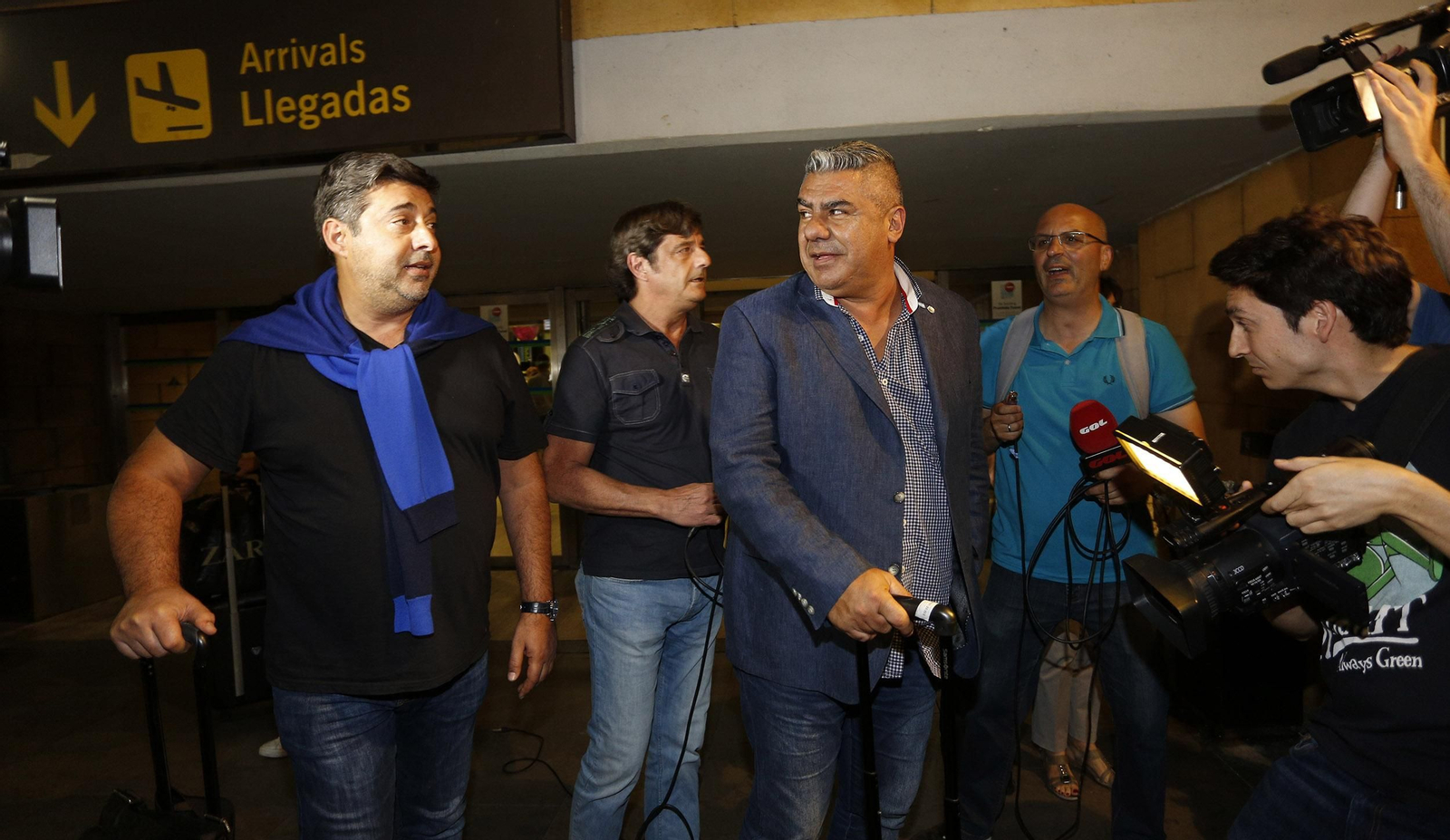 Daniel Angelici, vicepresidente, y Claudio Tapia, presidente de la AFA, a su llegada a San Pablo en la tarde noche de ayer.