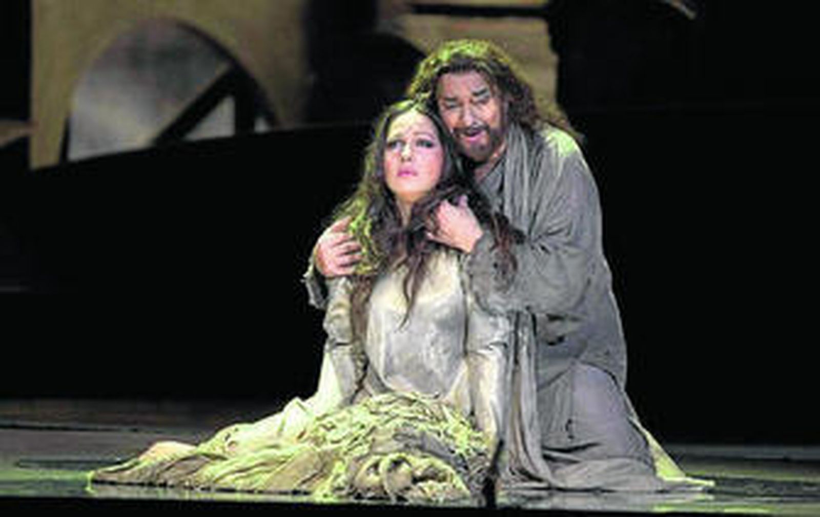 Machaidze, junto a Plácido Domingo en el Maestranza, en 'Thaïs'.