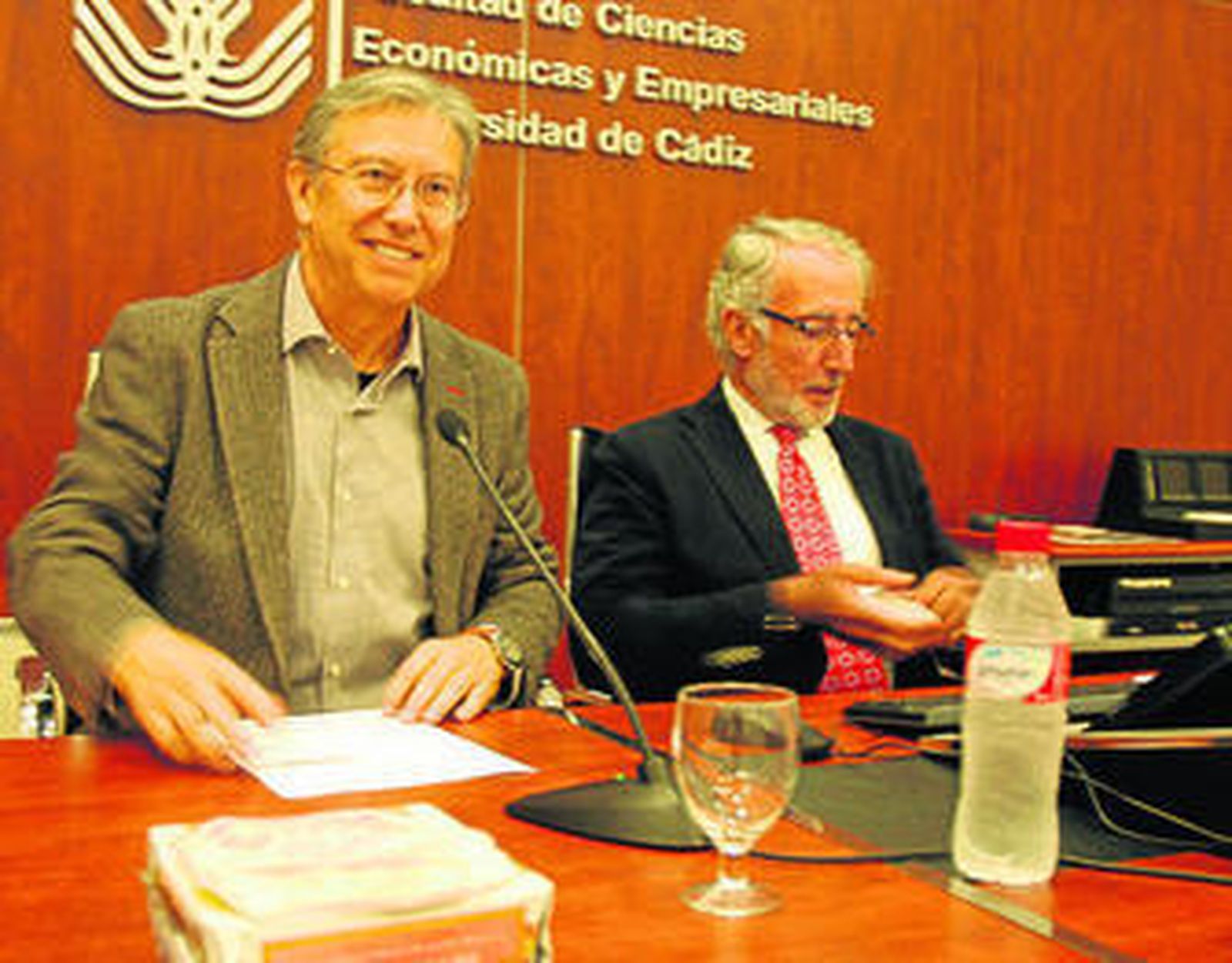 El profesor José Ruiz Navarro y el gerente de Inés Rosales, Juan Moreno.