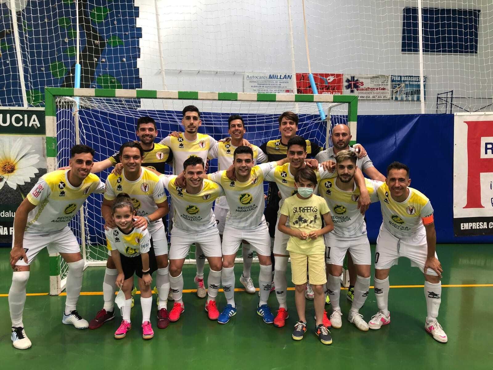 Posado de la UD Coineña.