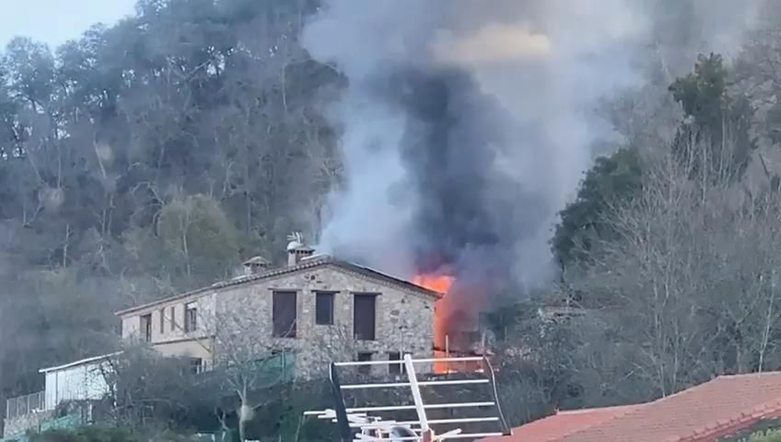 Incendio en el restaurante por explosión de bombonas