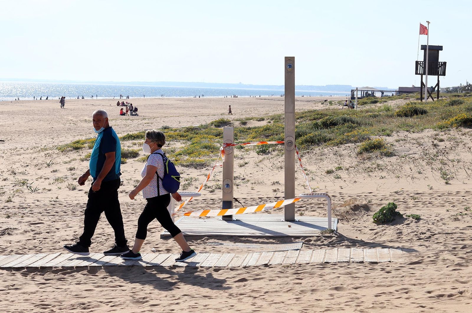 Imágenes de la playa de Punta Umbría en la fase 1 de la desescalada
